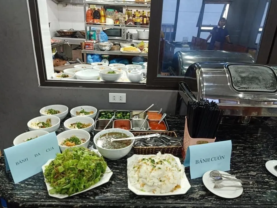 Restaurant/places to eat in Calet Hotel