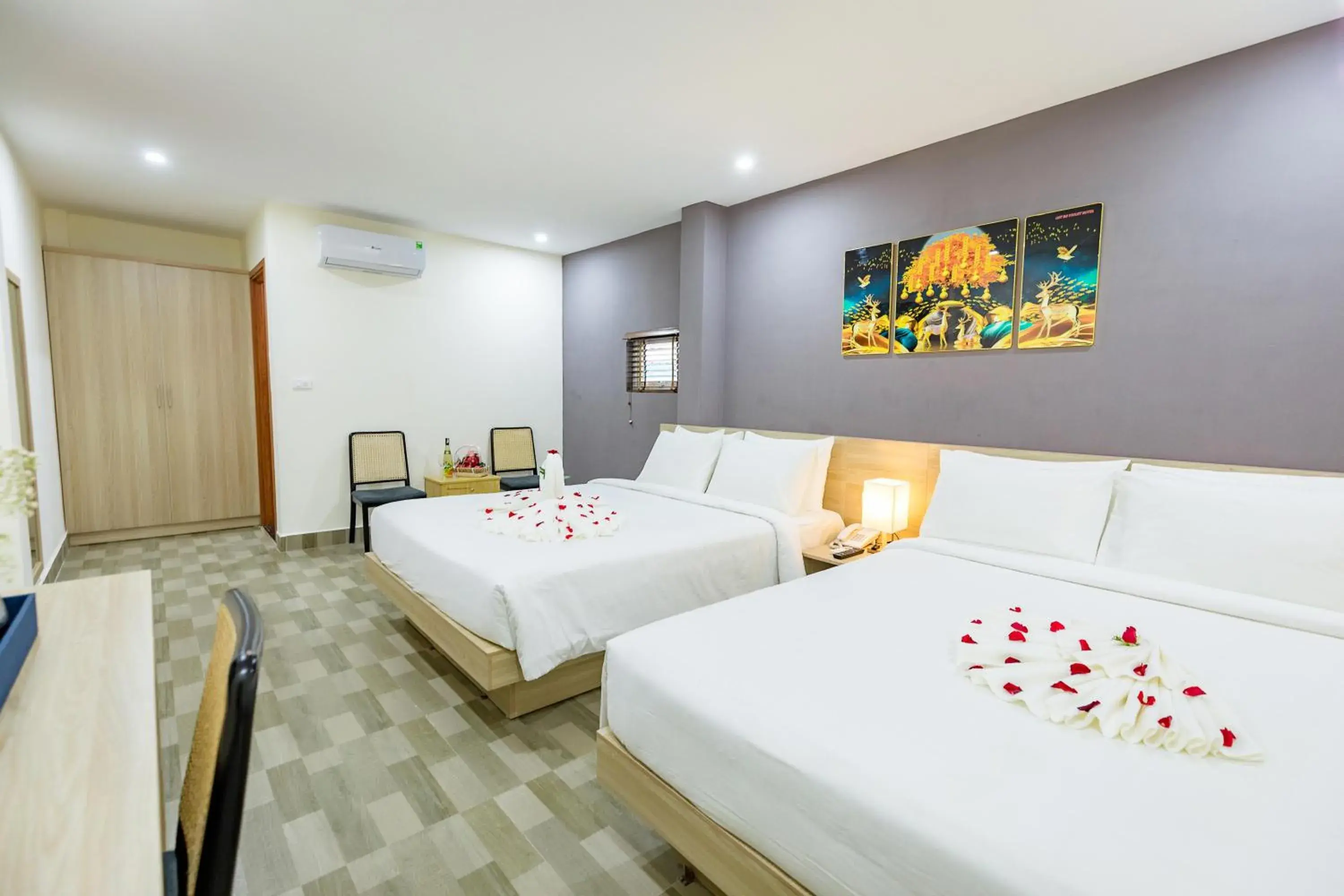 Triple Room - single occupancy in Cat Ba Violet Hotel Triple Room - single occupancy in Cat Ba Violet Hotel