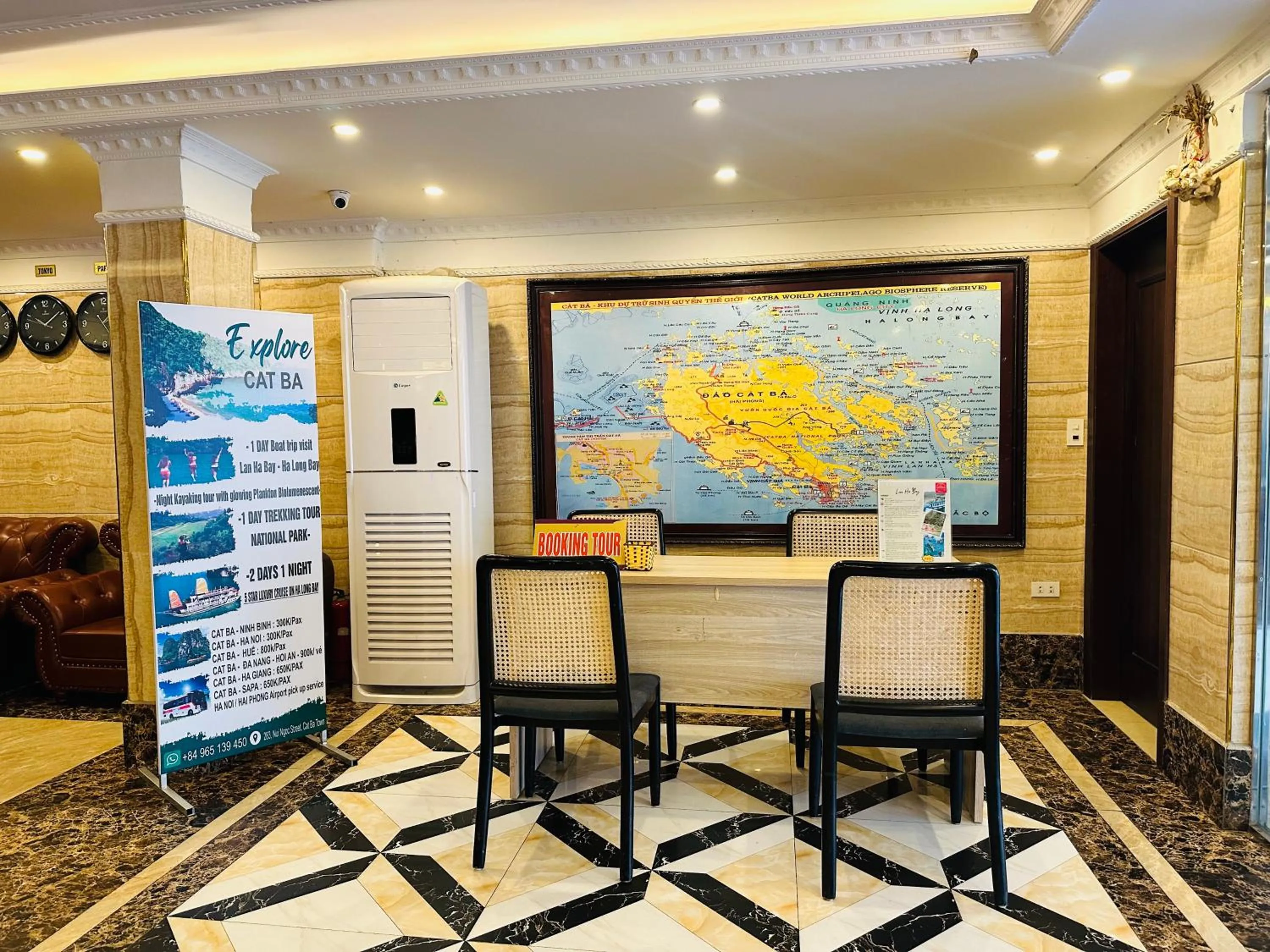 concierge in Calet Hotel