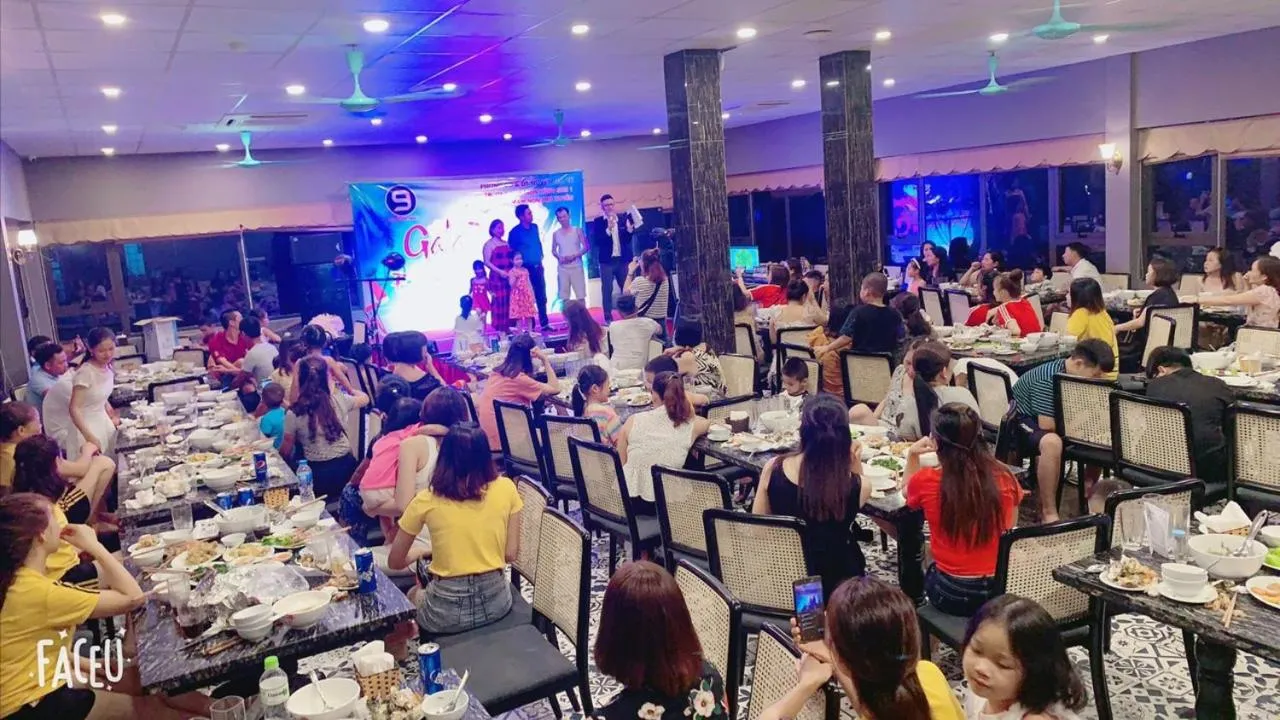 Restaurant/places to eat in Calet Hotel