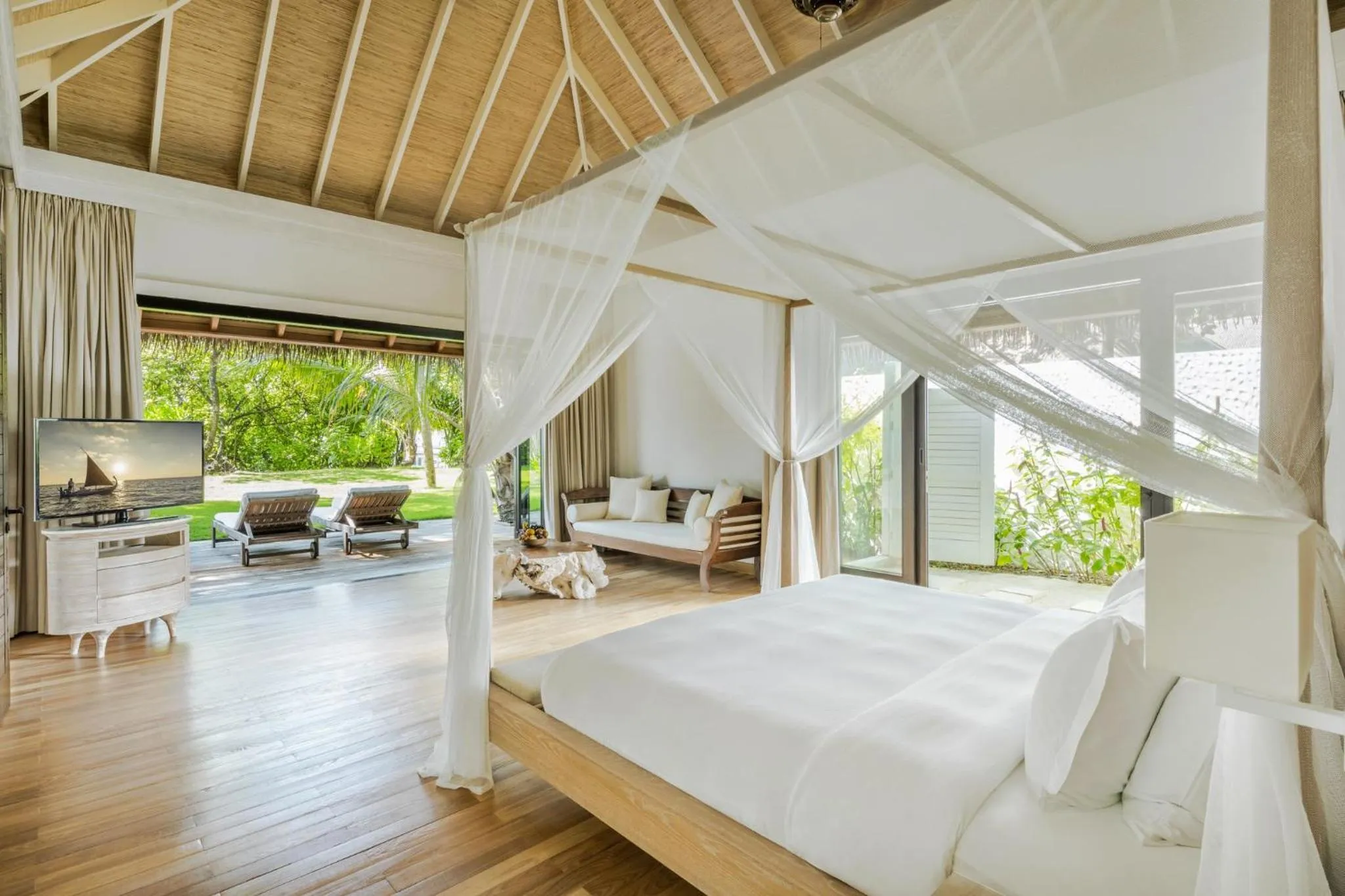 Bedroom, Bed in COMO Maalifushi