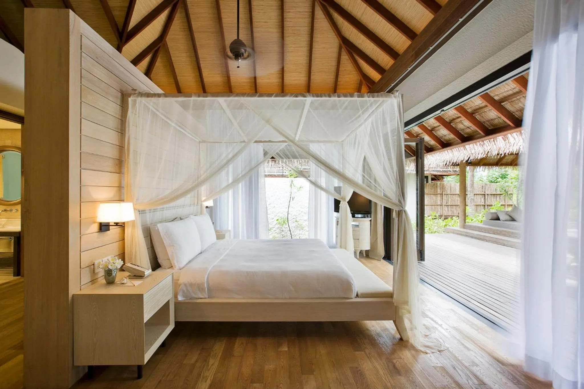 Photo of the whole room, Bed in COMO Maalifushi