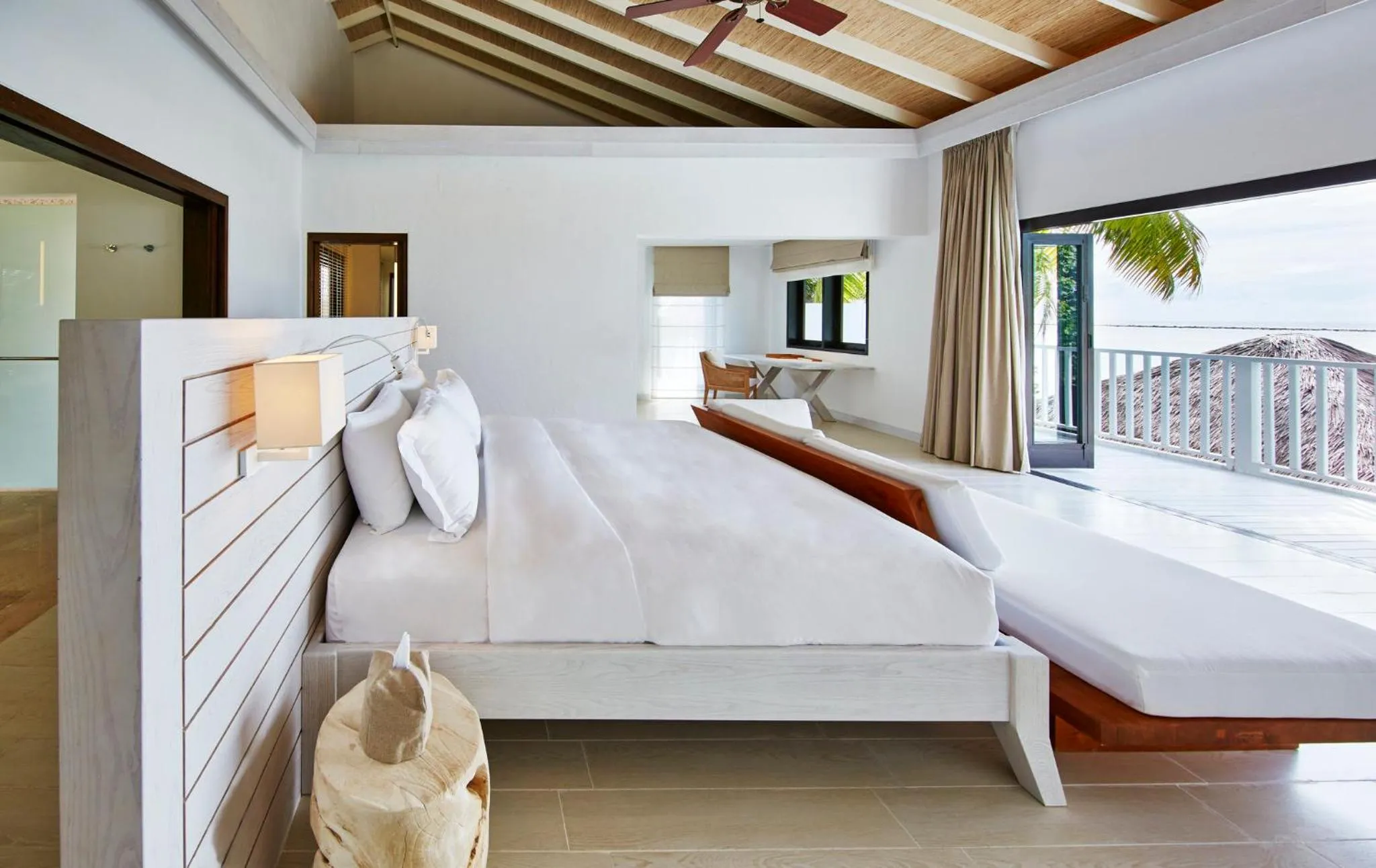 Photo of the whole room, Bed in COMO Maalifushi