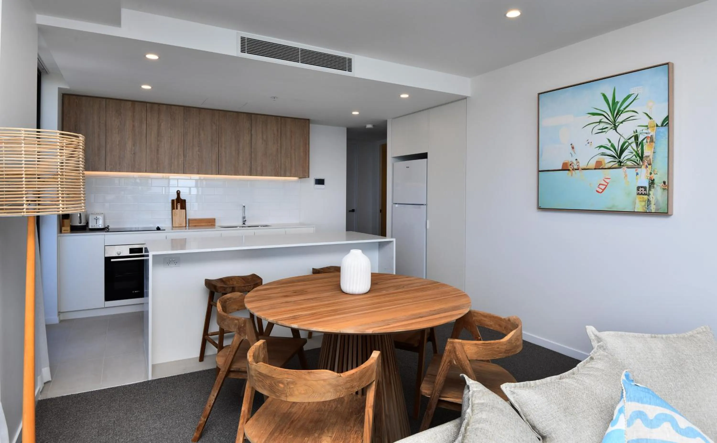 Kitchen or kitchenette in X Kirra Apartments