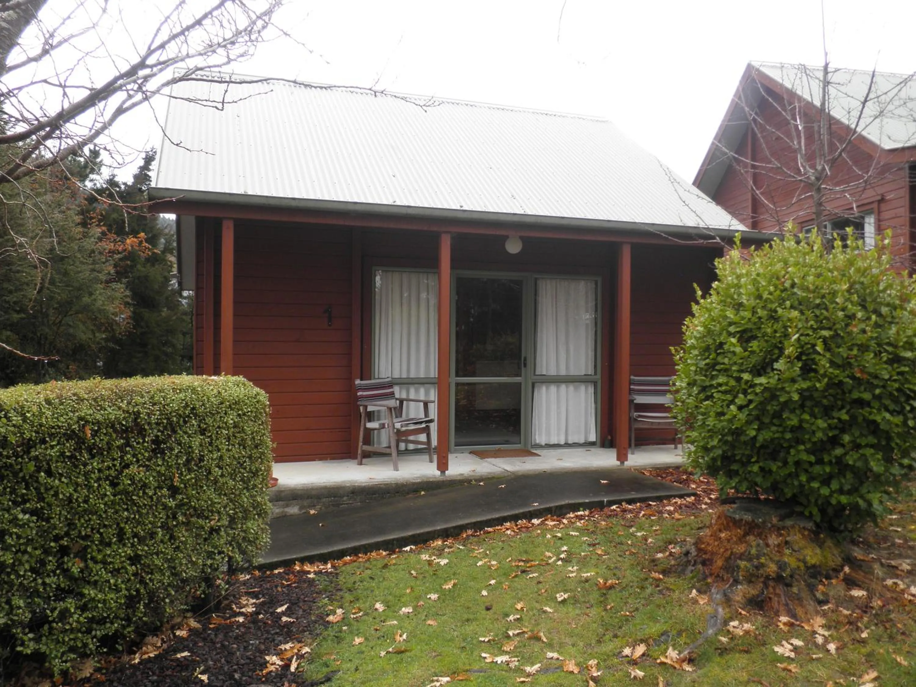 Facade/entrance in Forest Peak Motel