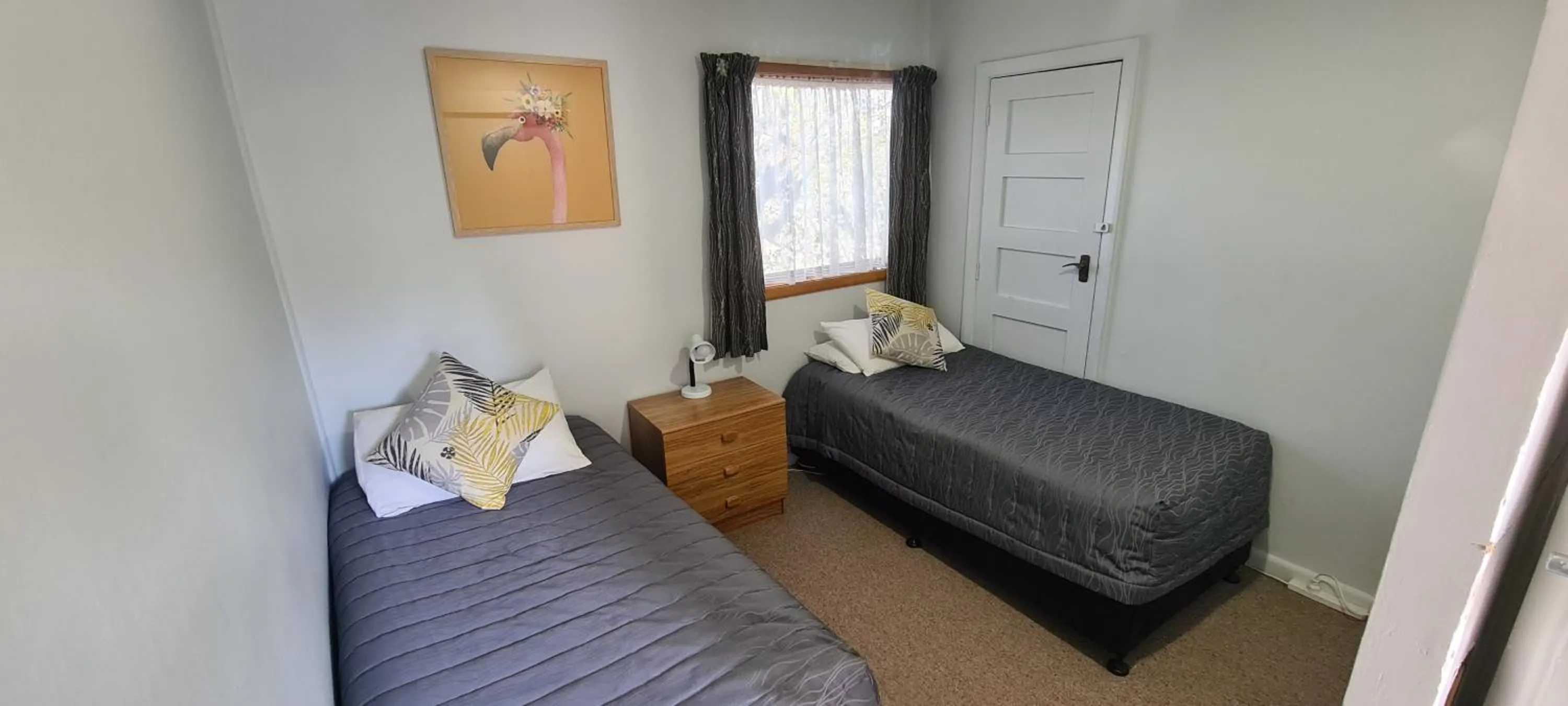 Bedroom, Bed in Forest Peak Motel