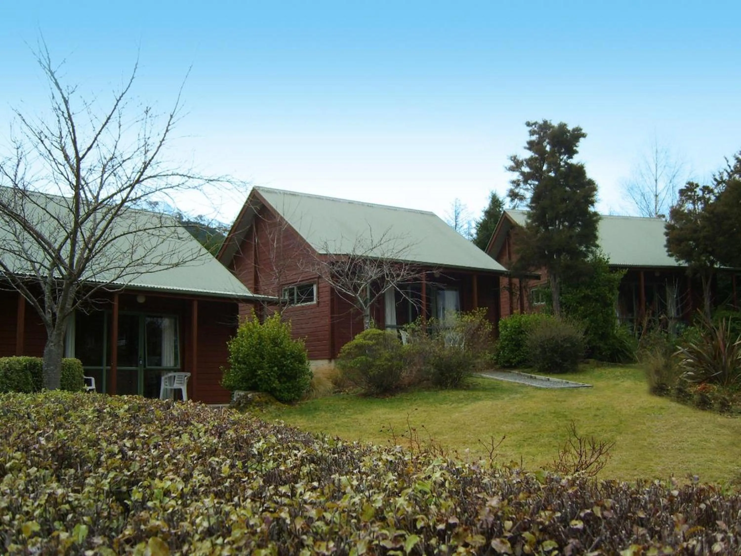 Facade/entrance in Forest Peak Motel