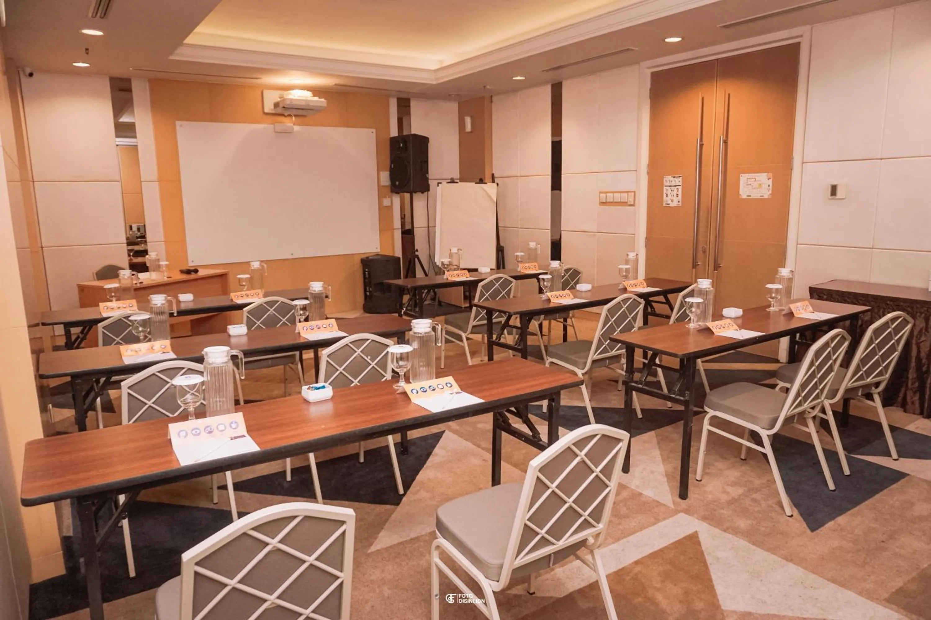 Meeting/conference room in All Sedayu Hotel Kelapa Gading