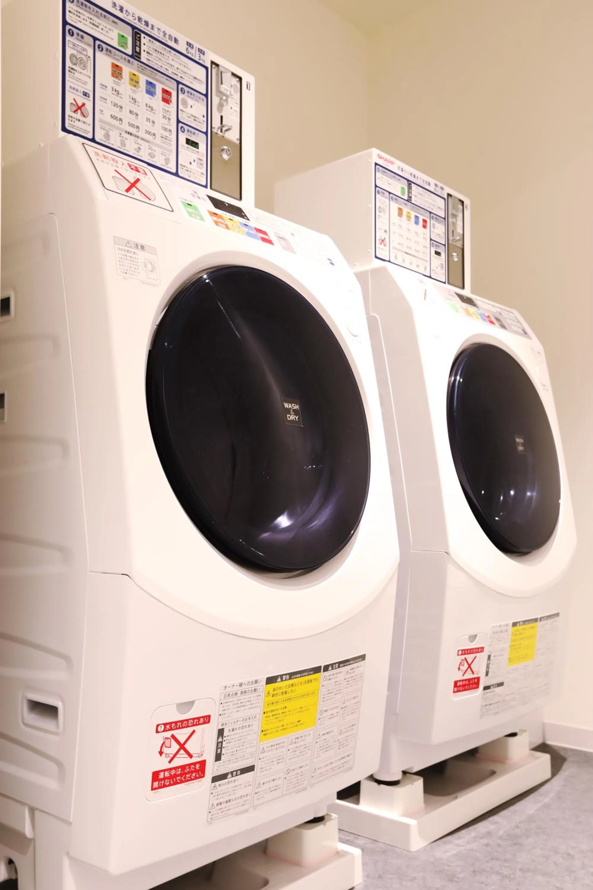 Lounge or bar in LOF HOTEL Shimbashi