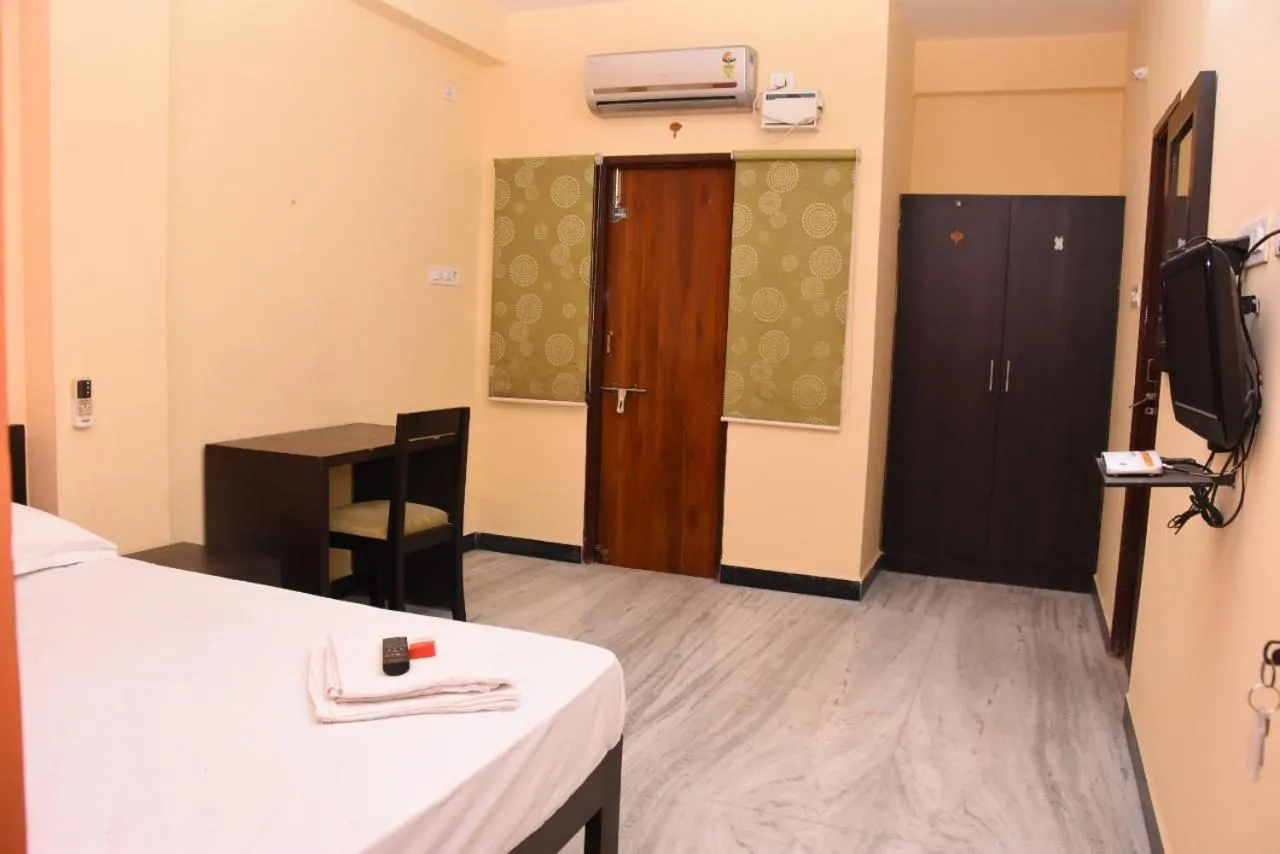 air conditioner in Aishwaryam Deshna Service Apartment Ambattur Chennai