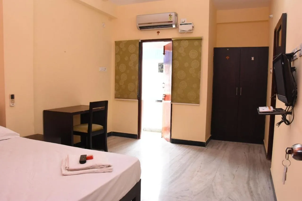 air conditioner, Bed in Aishwaryam Deshna Service Apartment Ambattur Chennai