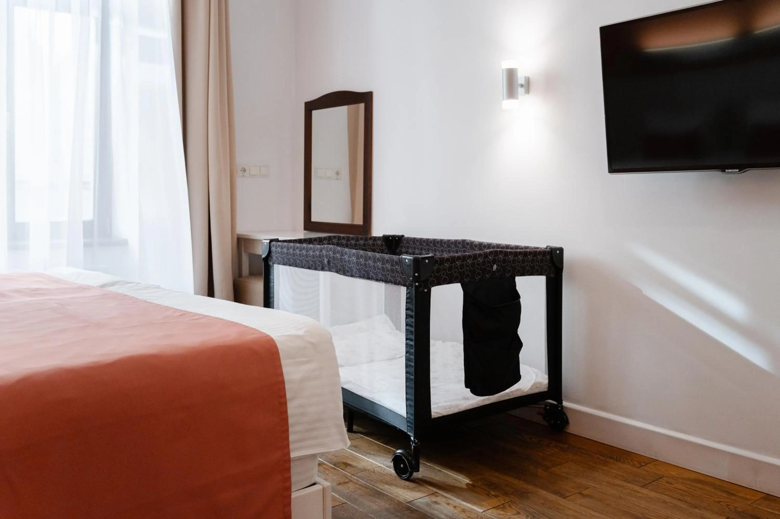 cot, Bed in Rudolfo Hotel