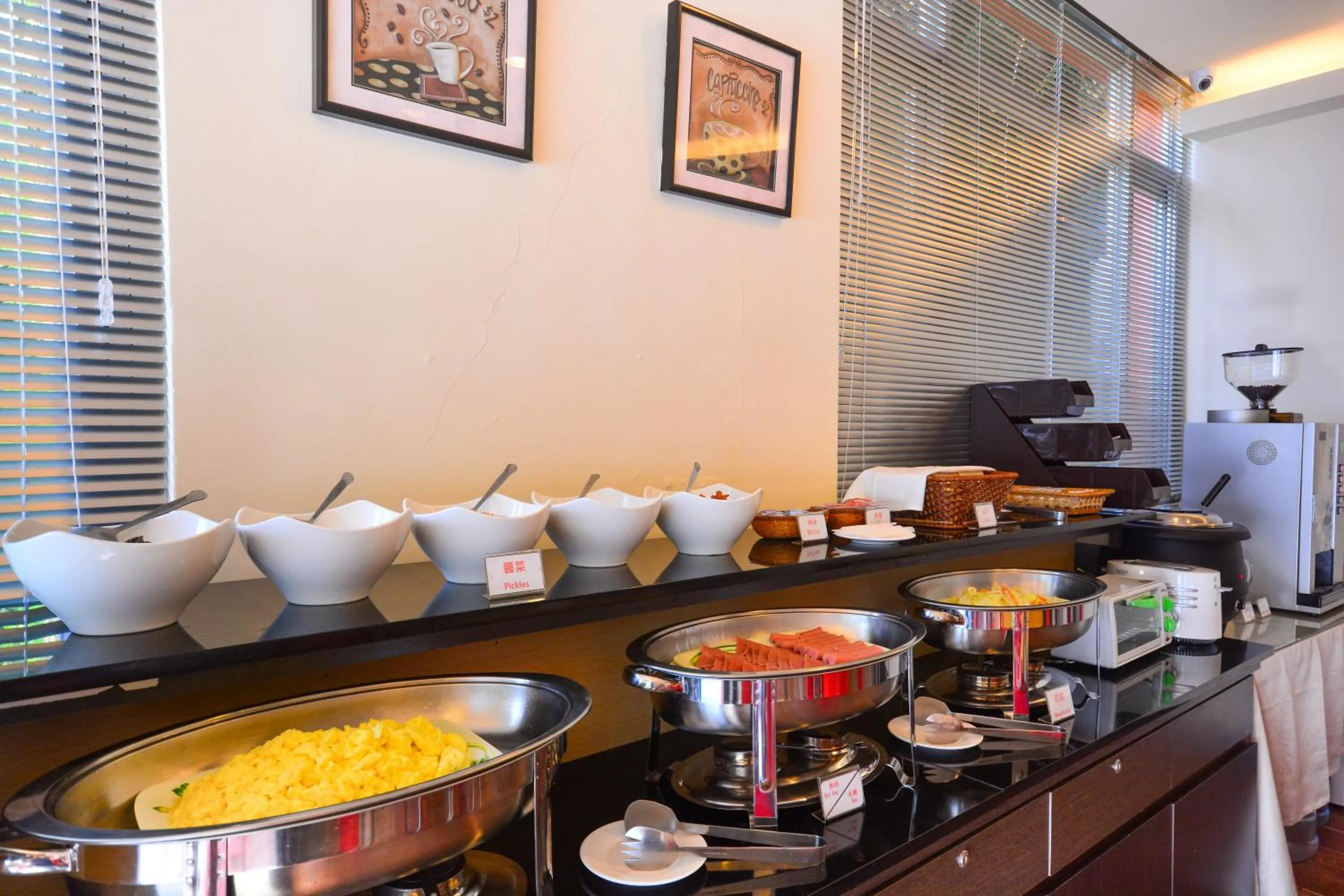 Buffet breakfast in Courier Station