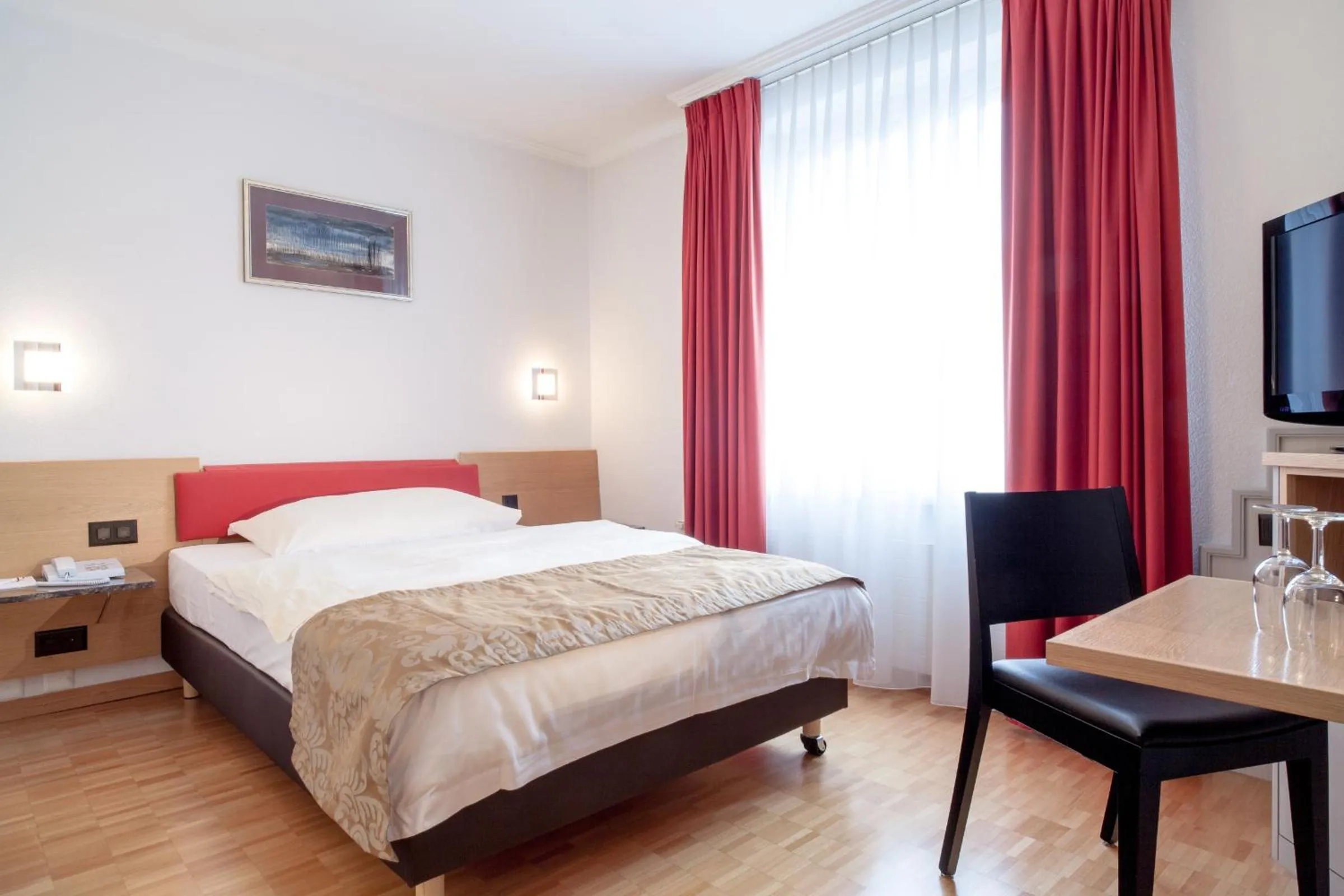 Bedroom, Bed in Swiss Star Irchel - Self Check-In