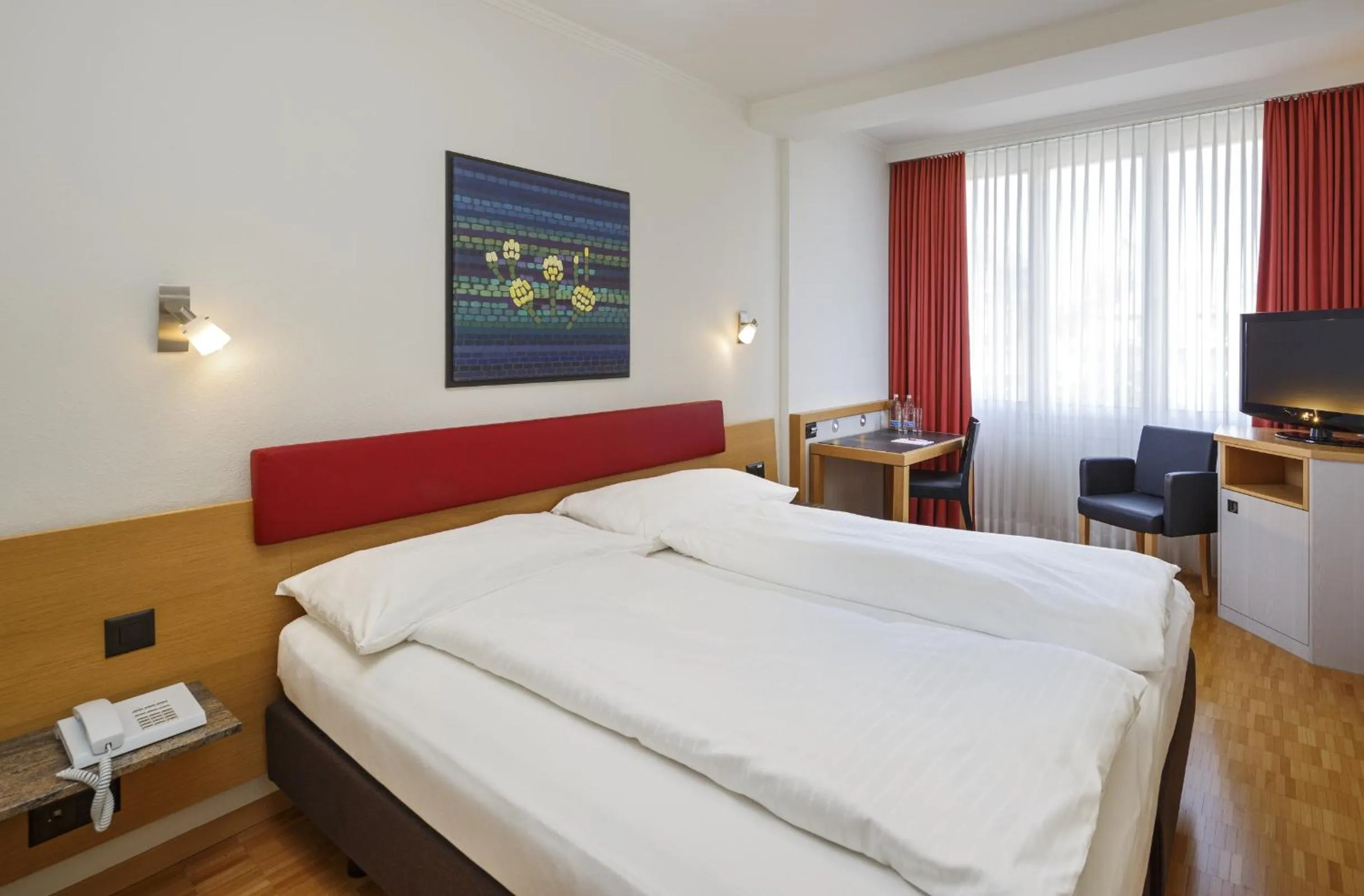 Bedroom, Bed in Swiss Star Irchel - Self Check-In