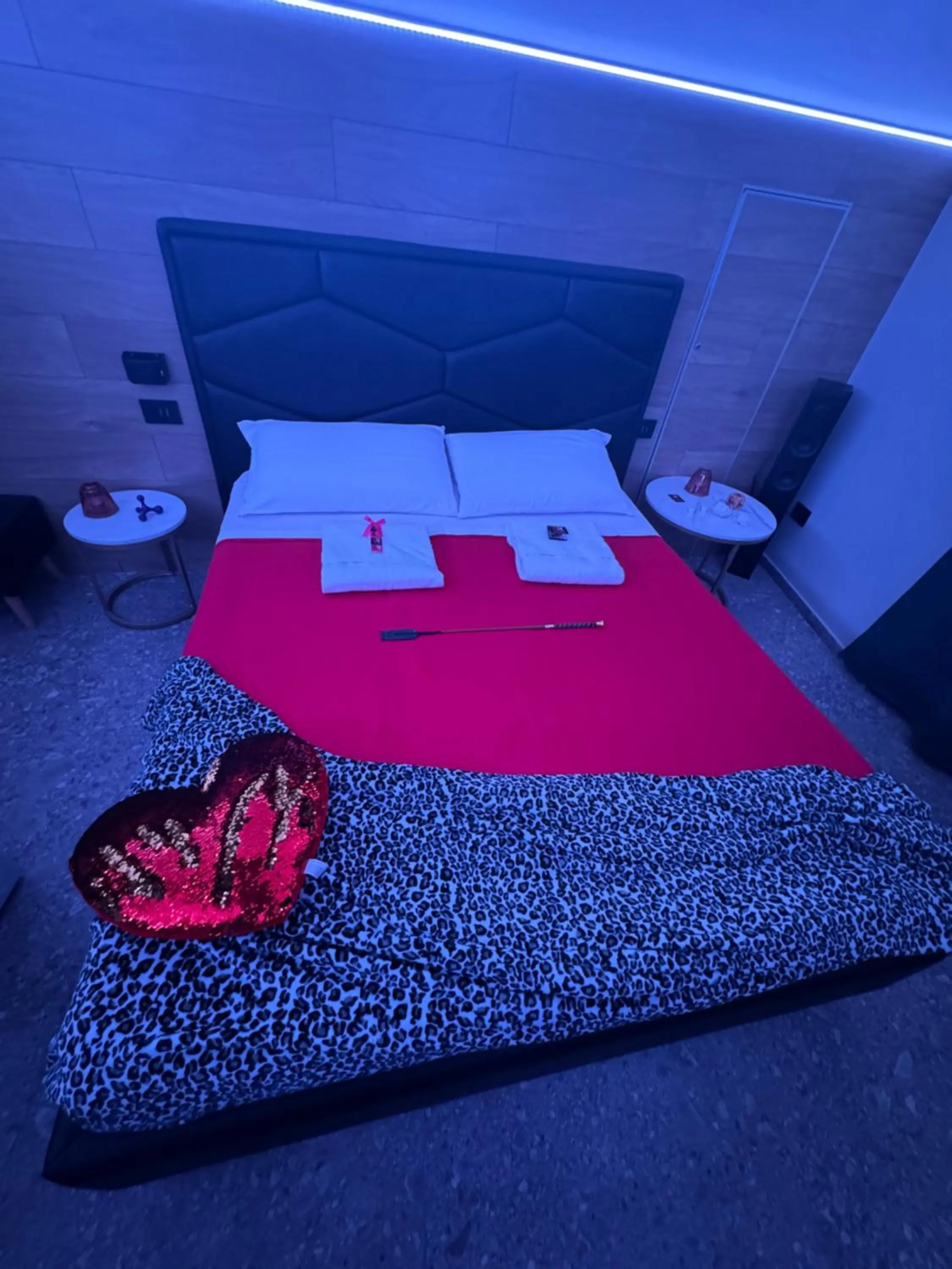 Bed in Rebel Suite love