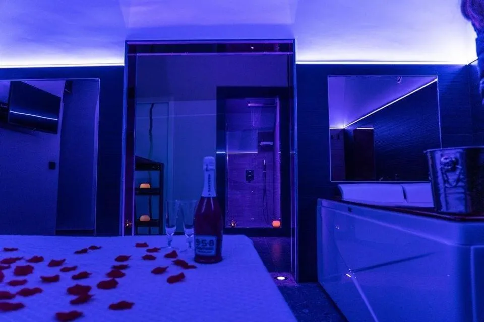 TV and multimedia in Rebel Suite love