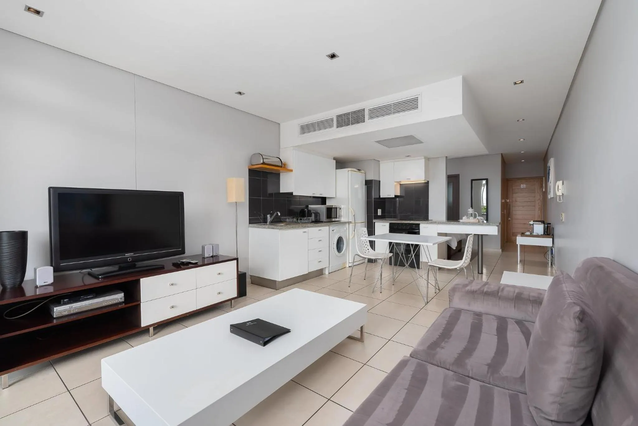 TV and multimedia in HarbourEdge Suites by Totalstay