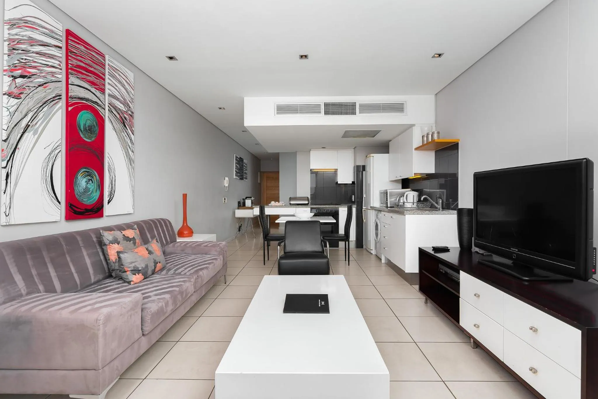 Living room, Seating Area in HarbourEdge Suites by Totalstay