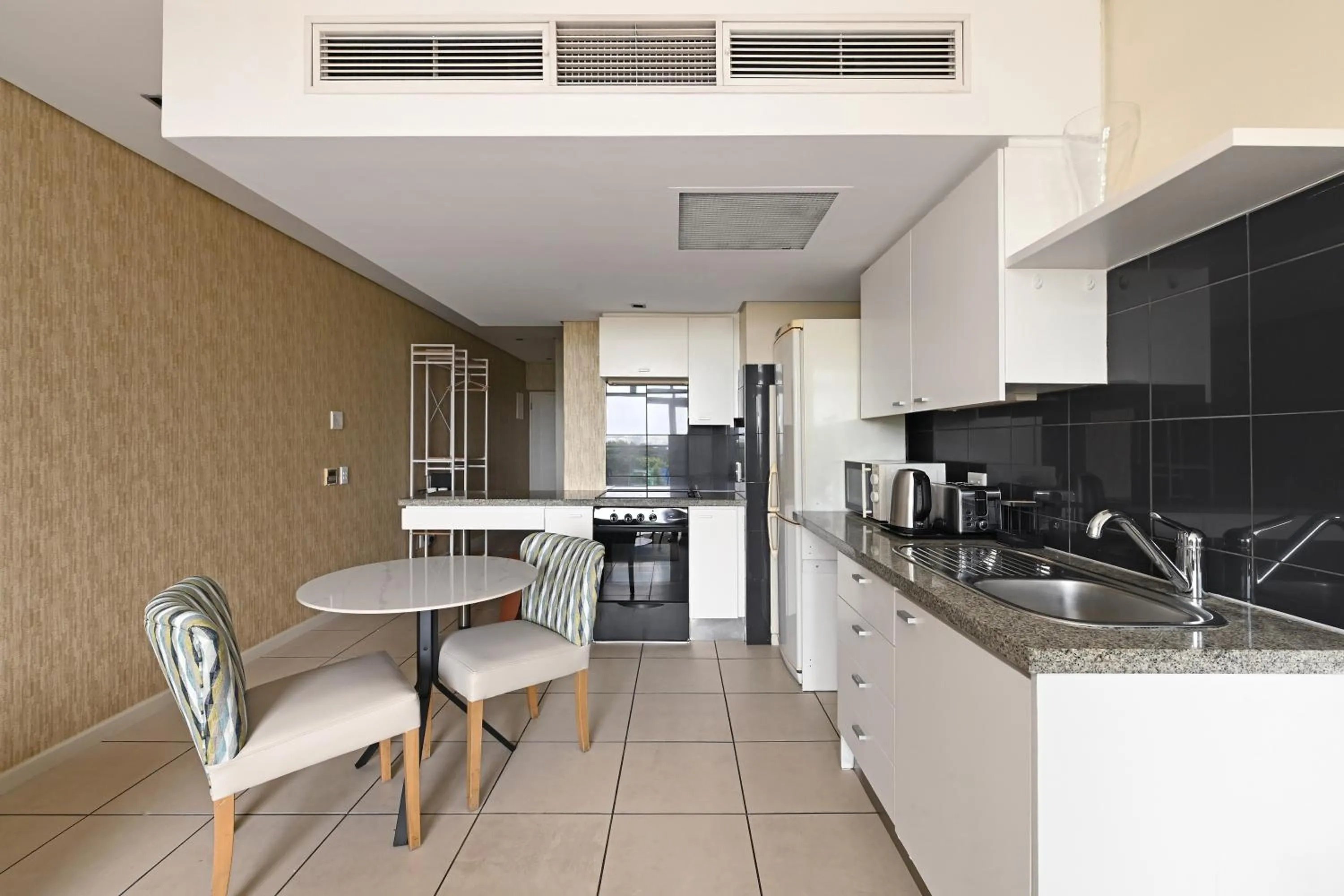 Kitchen or kitchenette in Kaya Stay