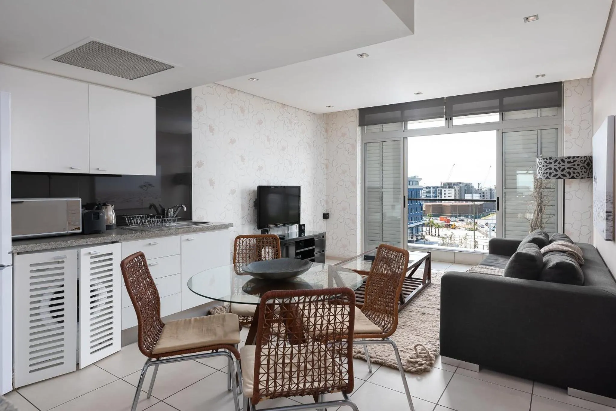 Dining area, Seating Area in HarbourEdge Suites by Totalstay