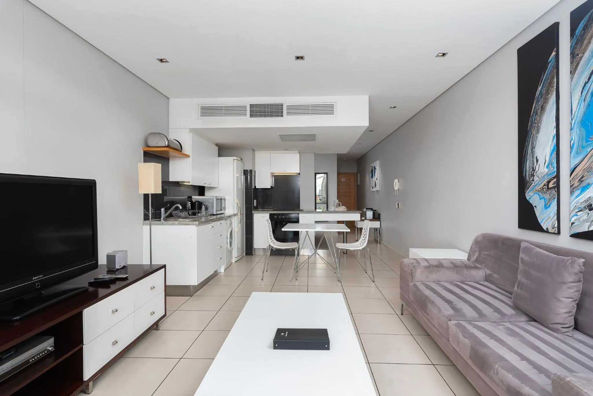 Living room, Seating Area in HarbourEdge Suites by Totalstay