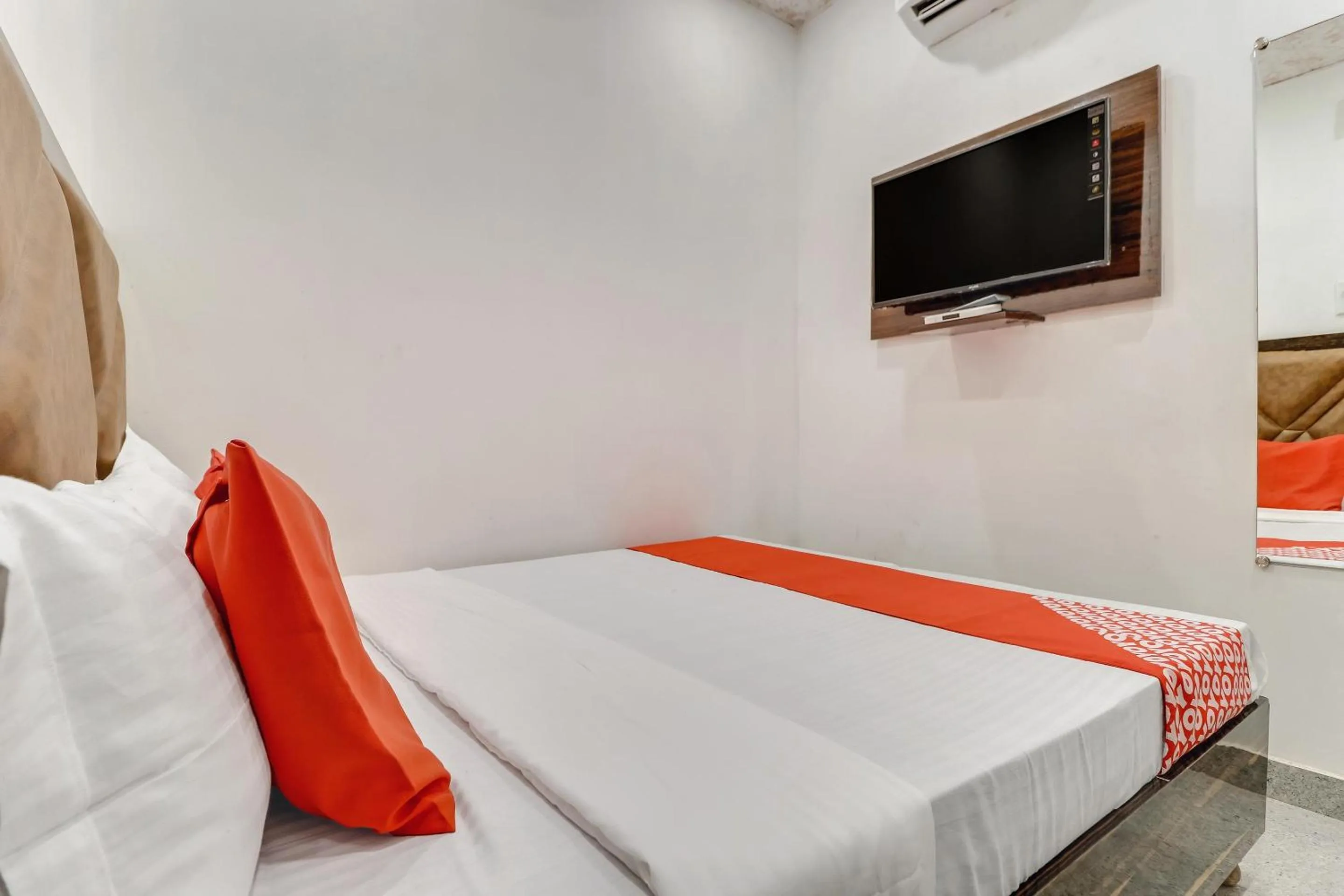 Bedroom, Bed in Hotel O Sun View