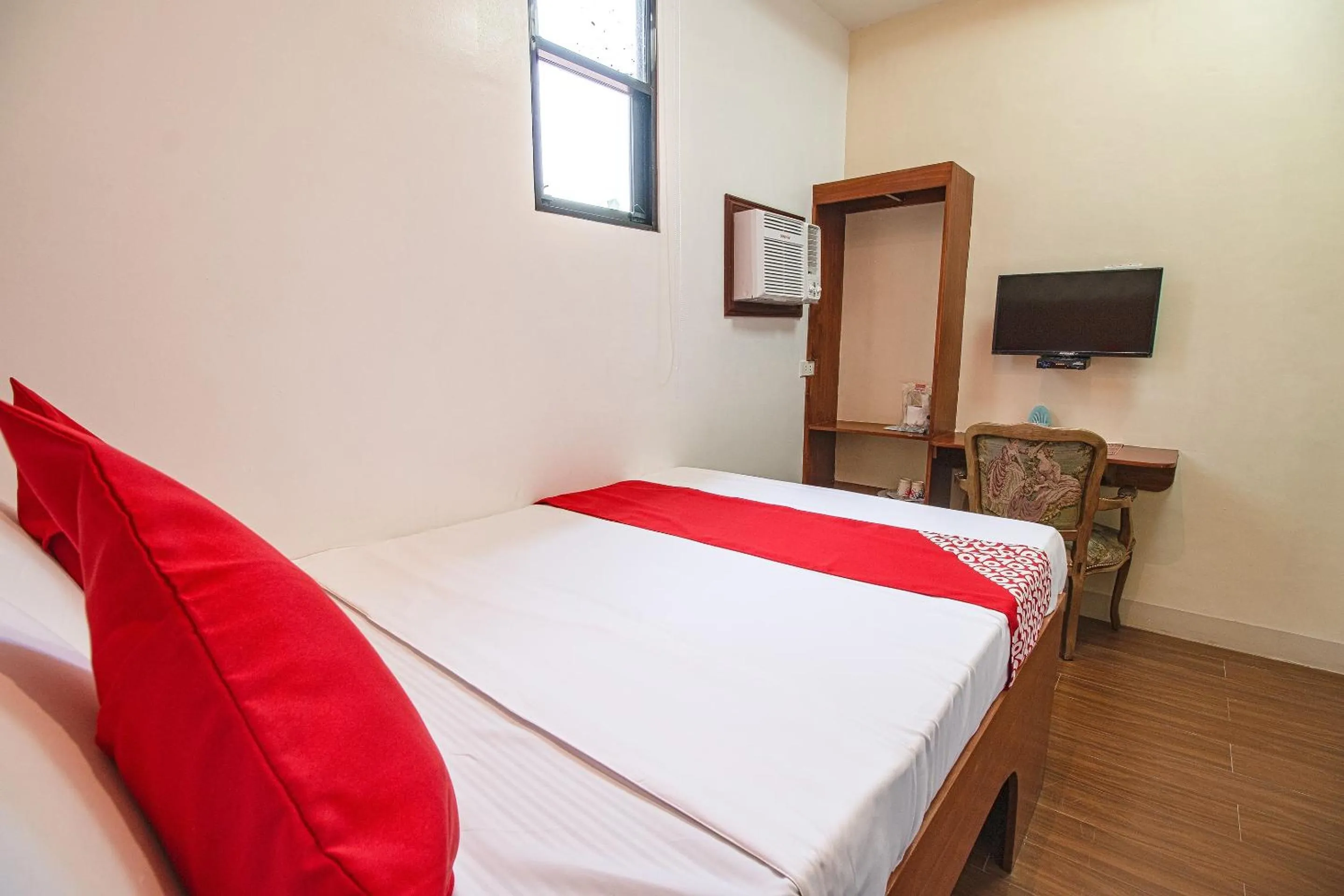 Bedroom, Bed in OYO 685 K Fortune Apartelle