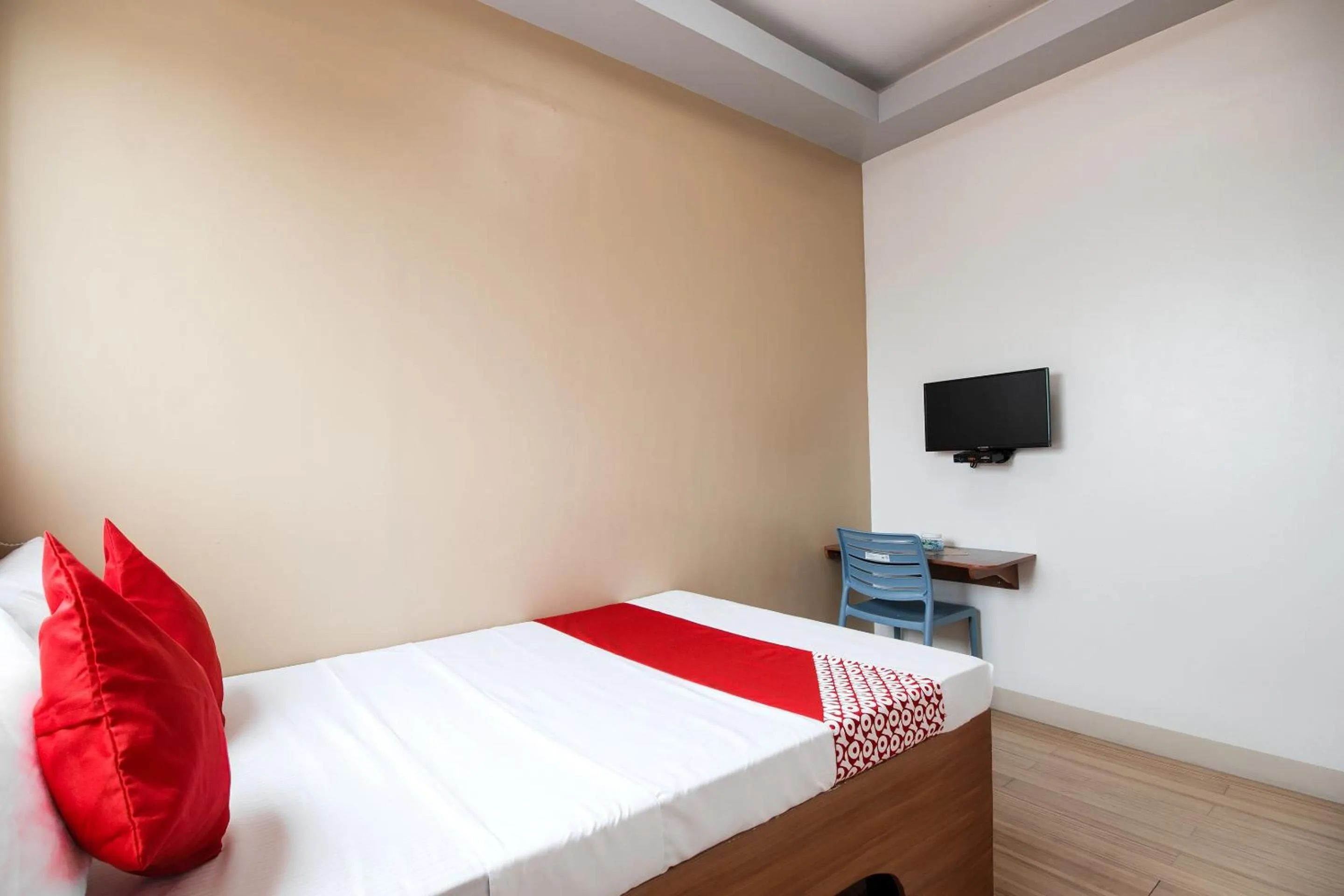 Bedroom, Bed in OYO 685 K Fortune Apartelle