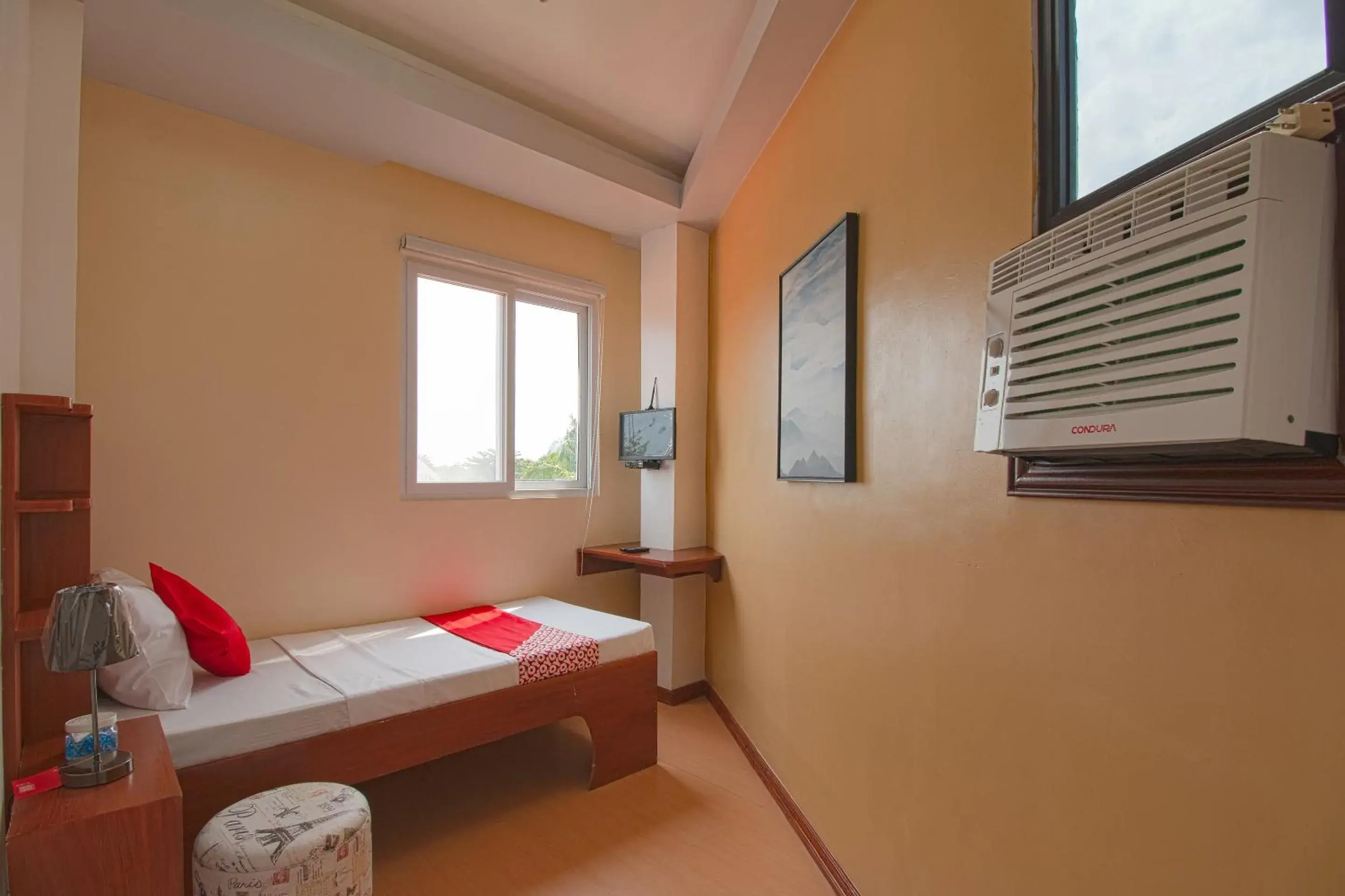 Standard Single Room - single occupancy in OYO 685 K Fortune Apartelle Standard Single Room - single occupancy in OYO 685 K Fortune Apartelle