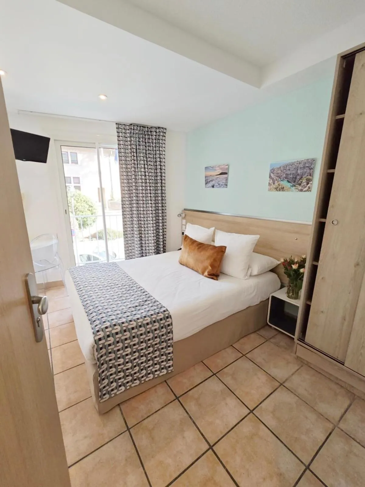 TV and multimedia, Bed in HOTEL DES CALANQUES