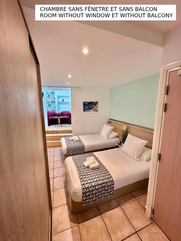 Bed in HOTEL DES CALANQUES