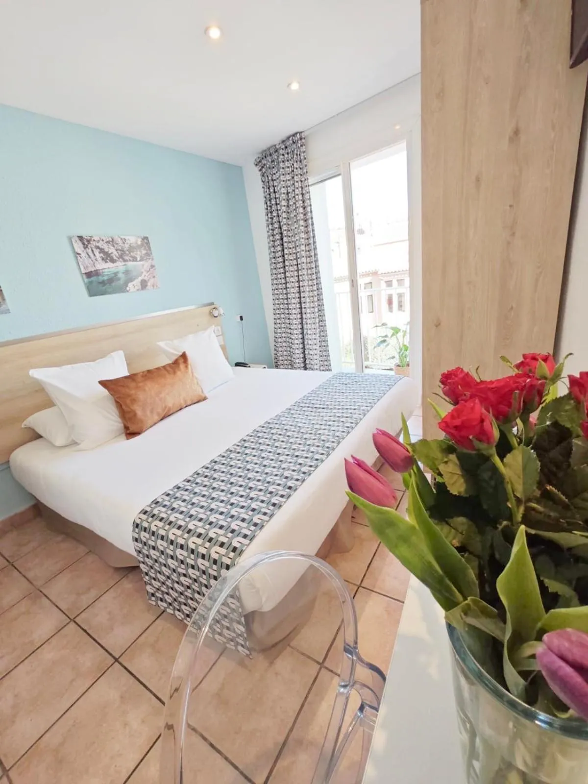 Bed in HOTEL DES CALANQUES