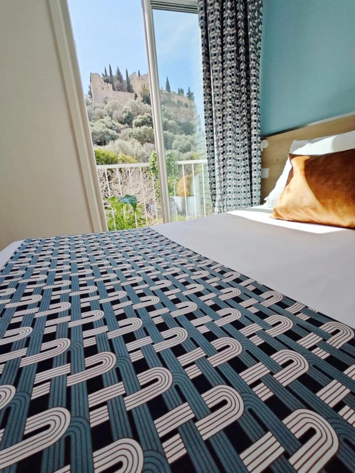 Bed in HOTEL DES CALANQUES