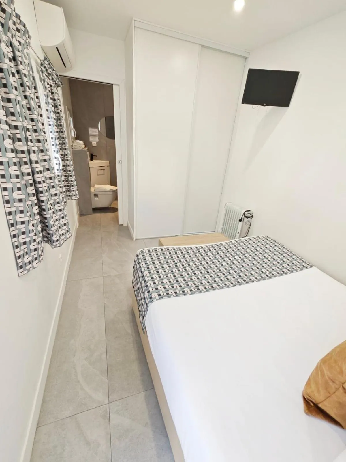 Bed in HOTEL DES CALANQUES