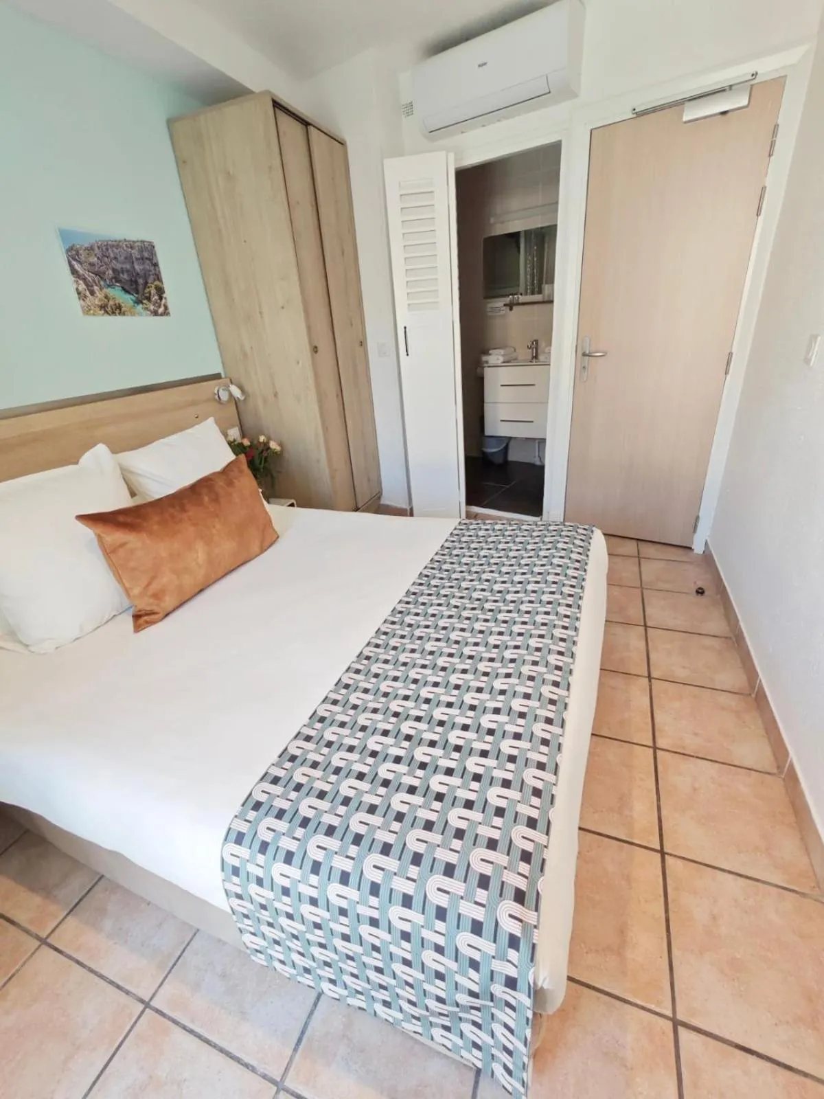 Bed in HOTEL DES CALANQUES