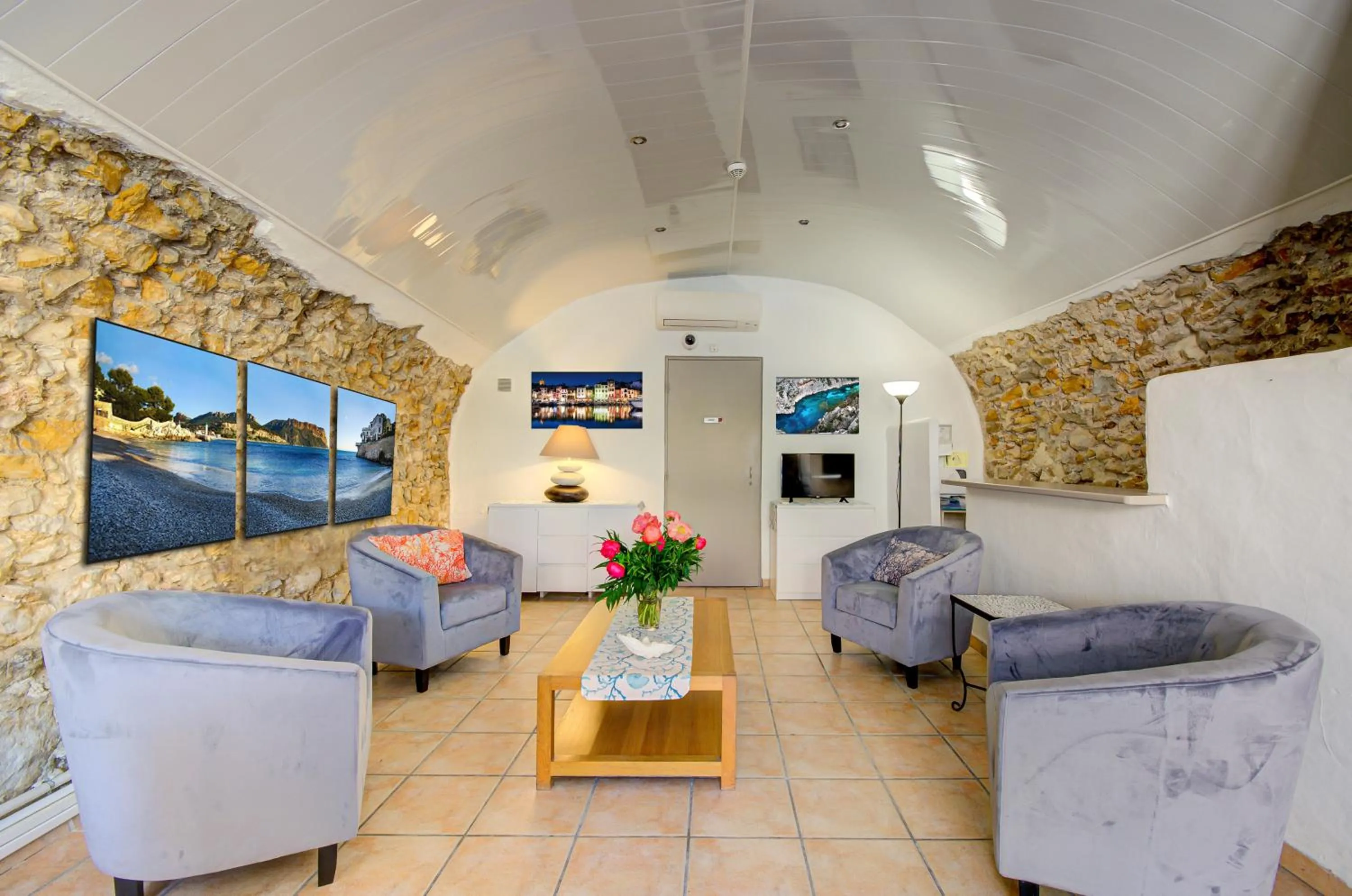 Living room in HOTEL DES CALANQUES