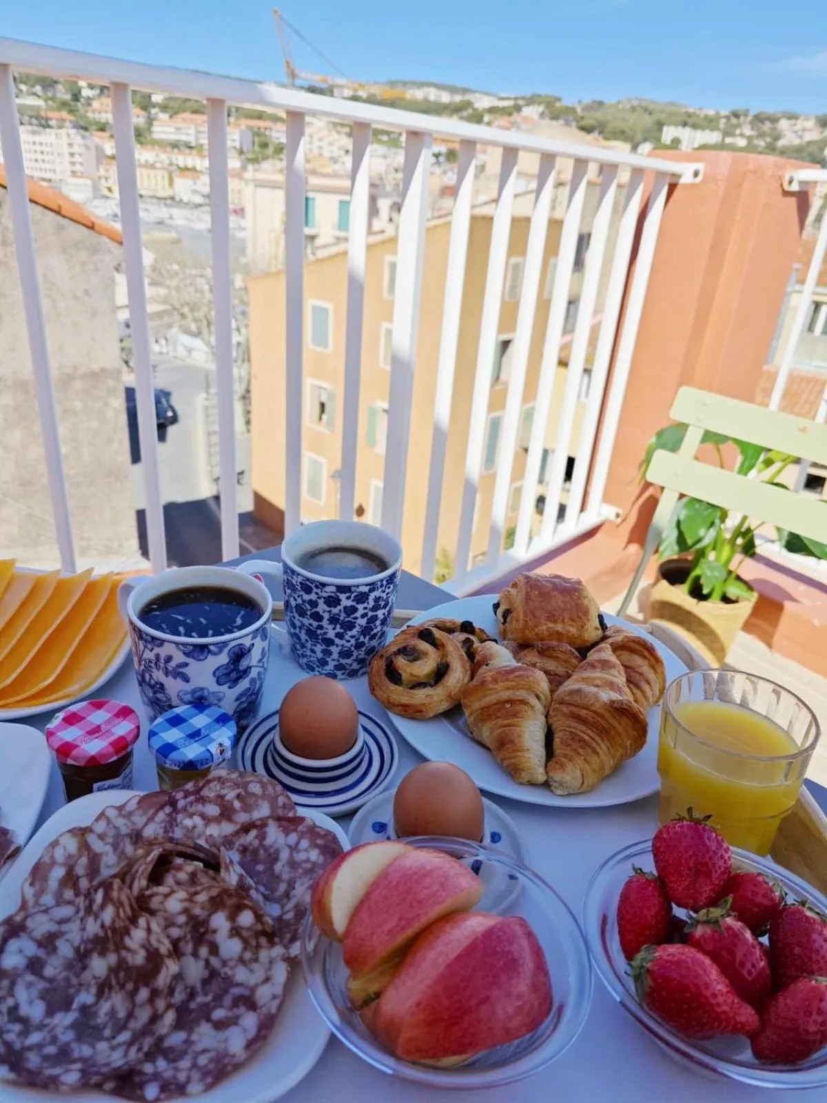 Continental breakfast in HOTEL DES CALANQUES