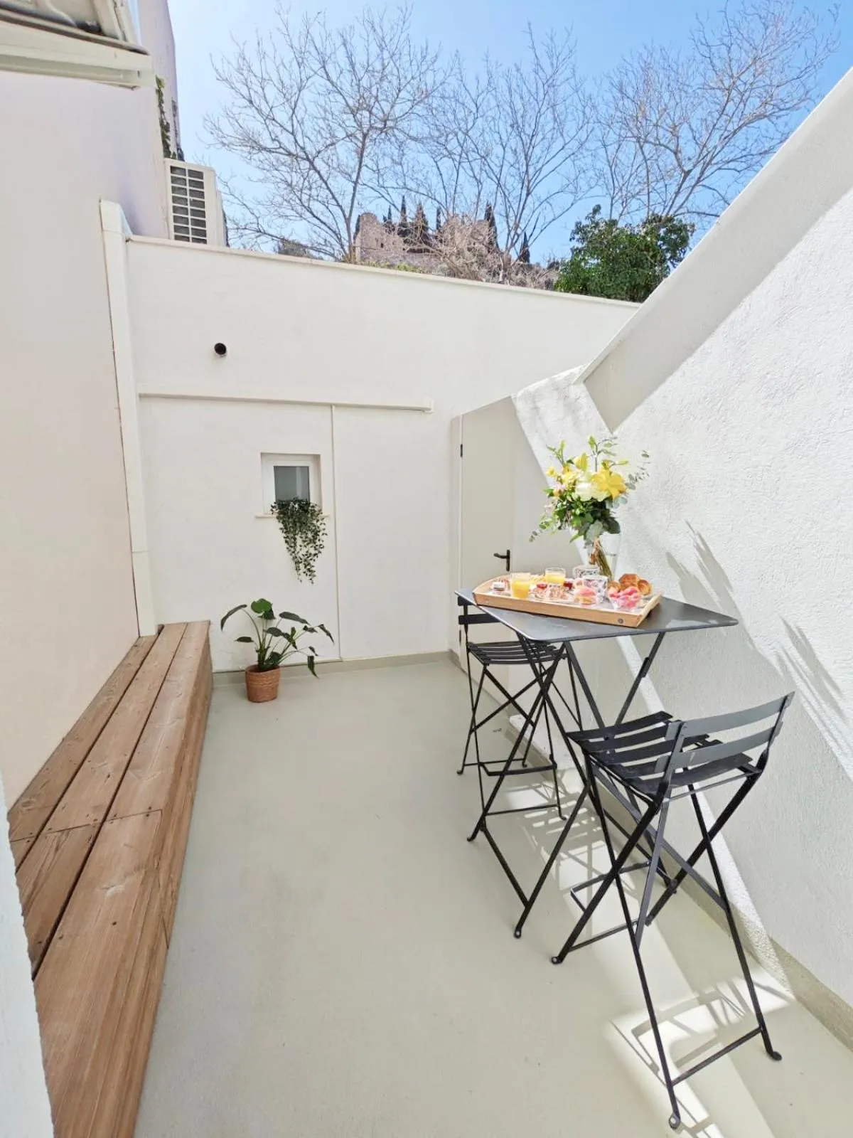 Patio in HOTEL DES CALANQUES