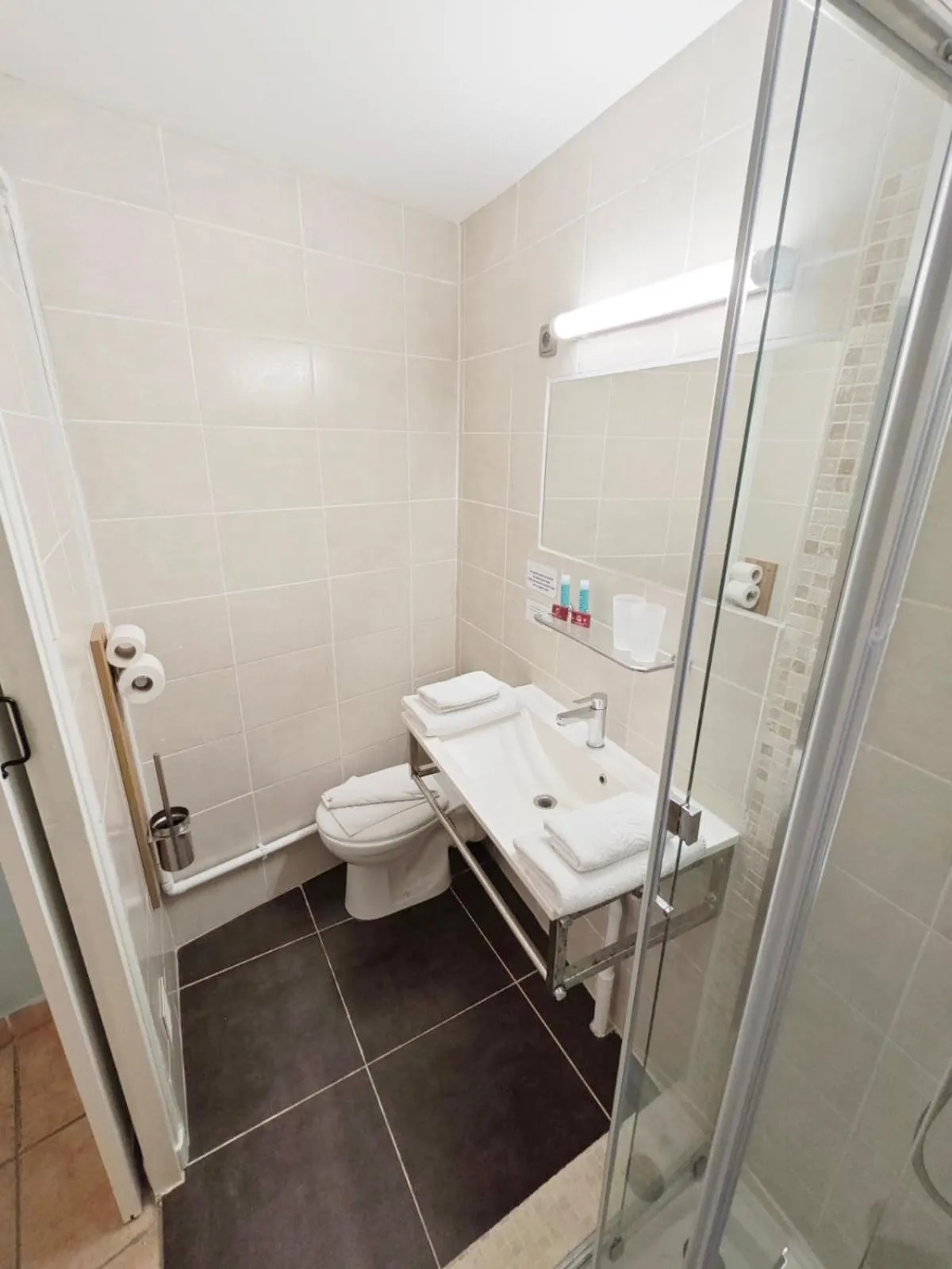 Bathroom in HOTEL DES CALANQUES