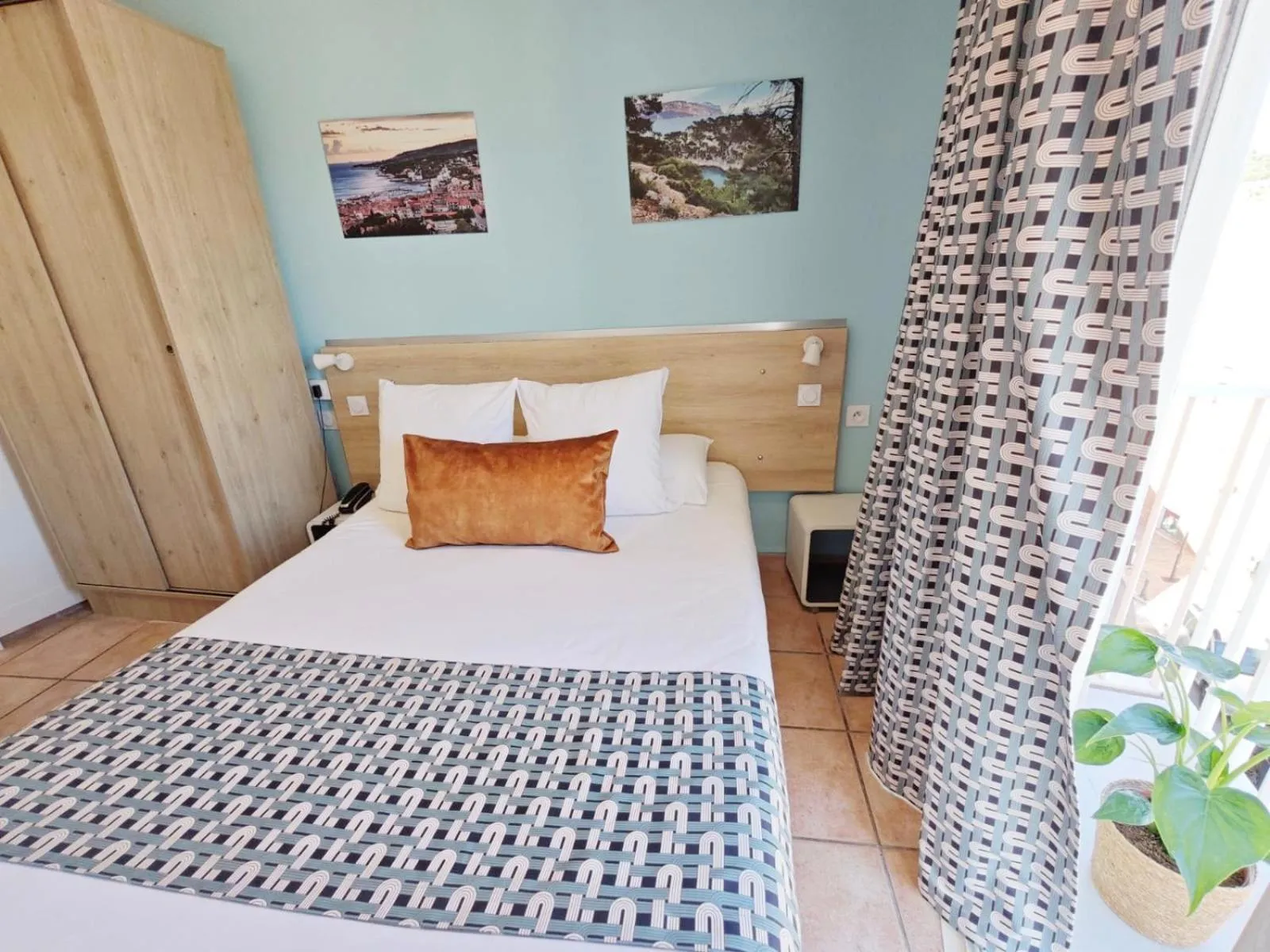 Bedroom, Bed in HOTEL DES CALANQUES