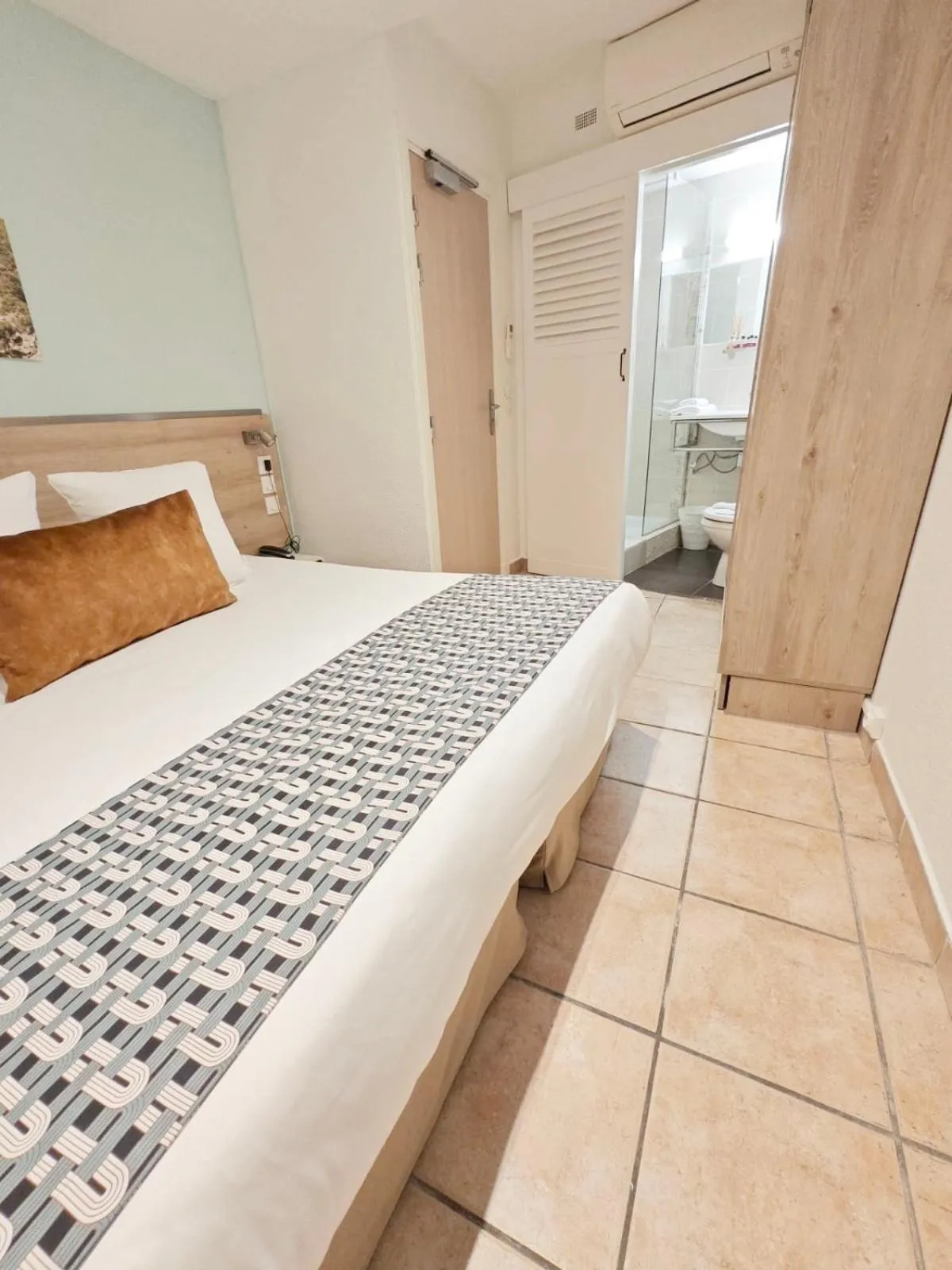 Bed in HOTEL DES CALANQUES