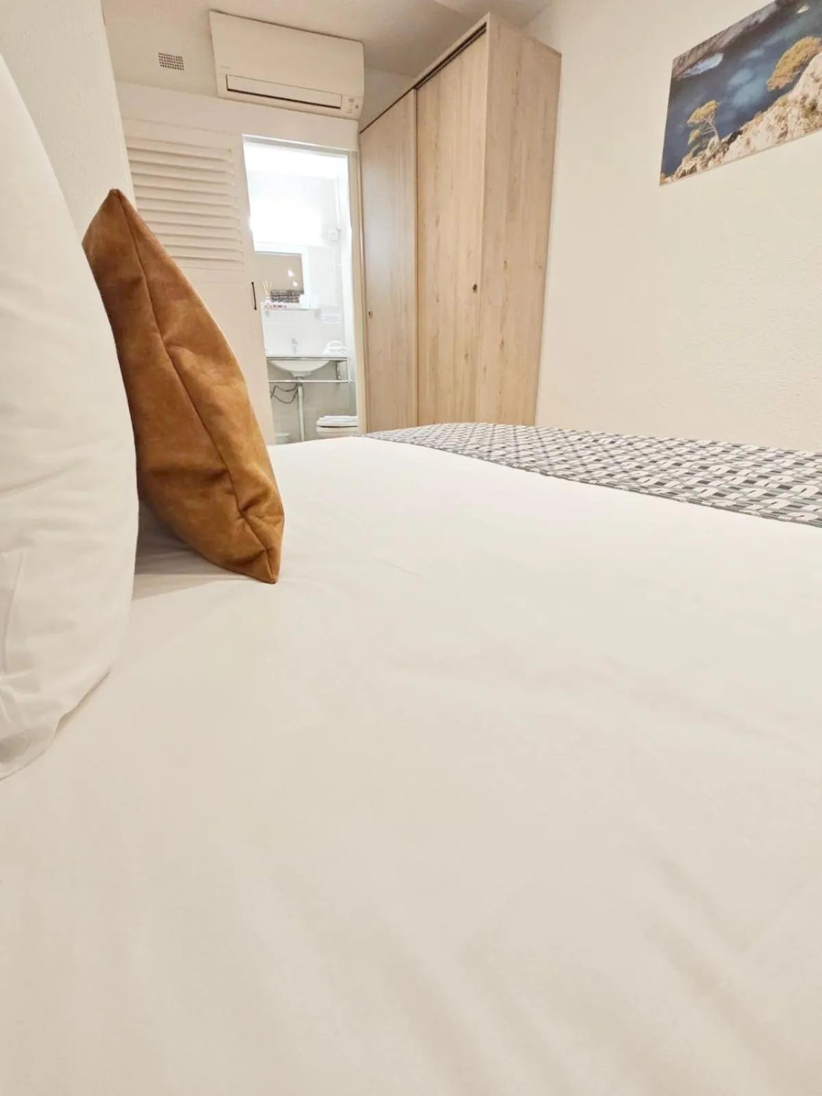 Bed in HOTEL DES CALANQUES