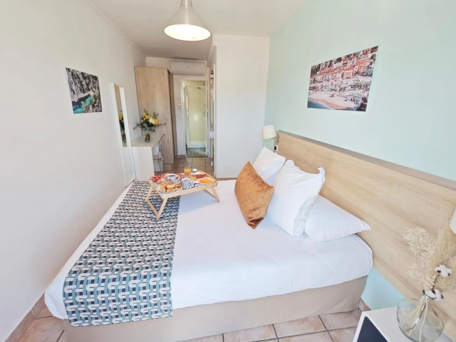 Photo of the whole room, Bed in HOTEL DES CALANQUES