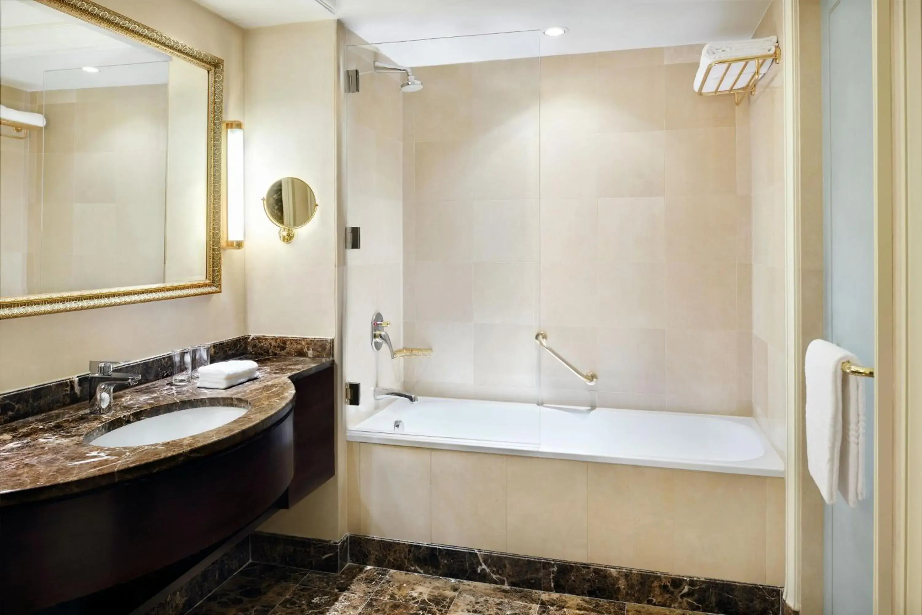 Diplomatic Suite, Club lounge access, 1 Bedroom Suite in Sheraton Amman Al Nabil Hotel Diplomatic Suite, Club lounge access, 1 Bedroom Suite in Sheraton Amman Al Nabil Hotel