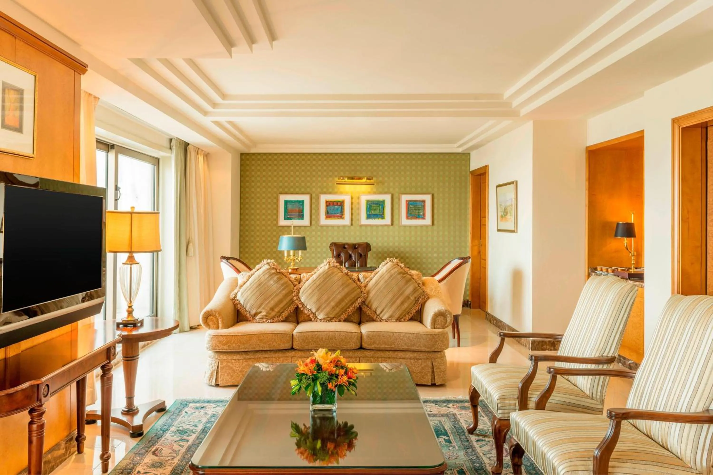 Living room in Sheraton Amman Al Nabil Hotel