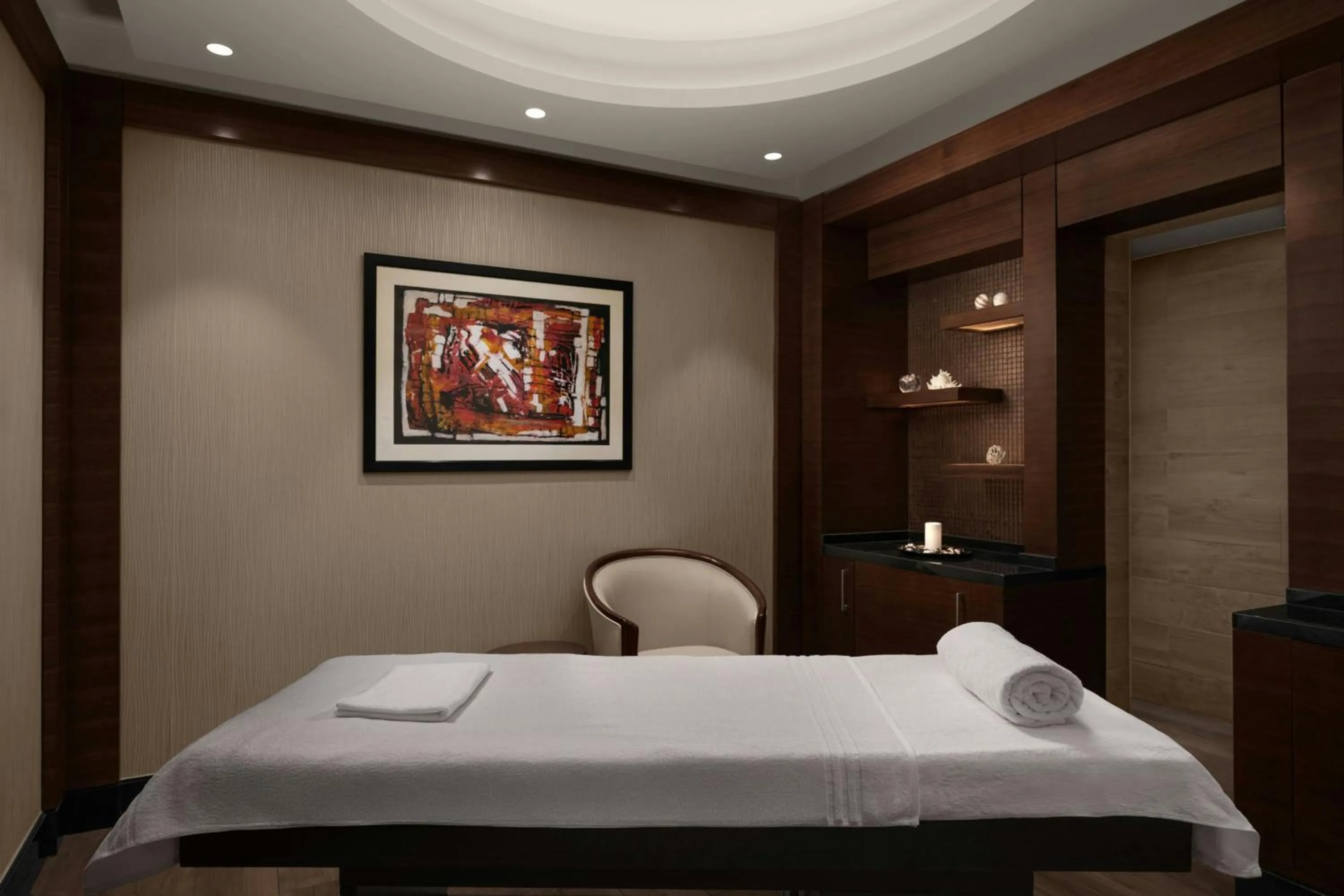 Fitness centre/facilities, Bed in Sheraton Amman Al Nabil Hotel