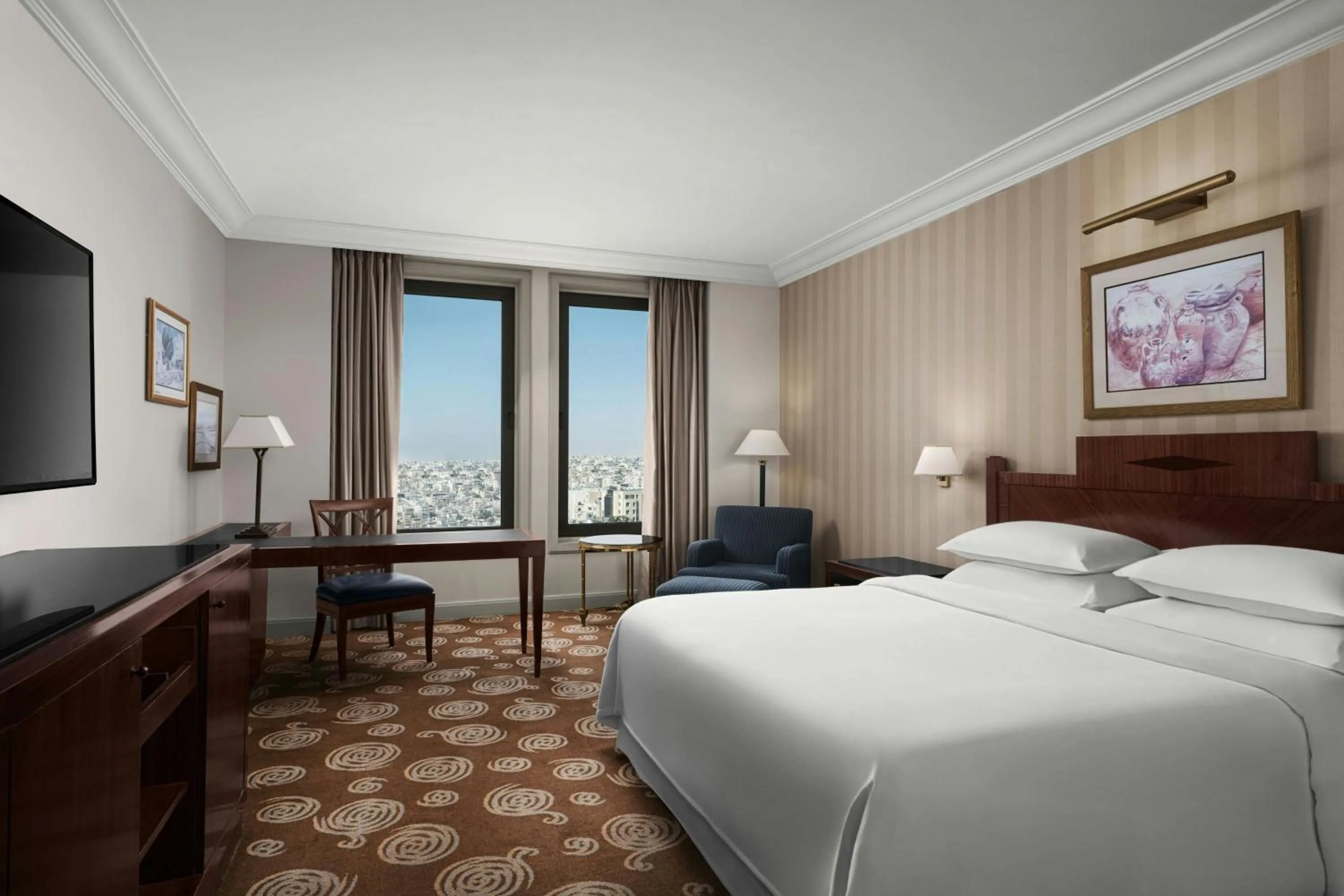 Photo of the whole room, Bed in Sheraton Amman Al Nabil Hotel