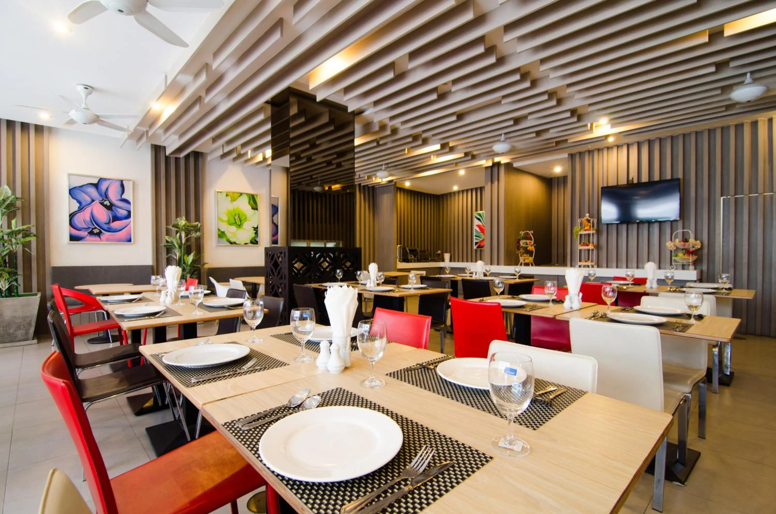 Restaurant/places to eat in Mirage Express Patong Phuket Hotel