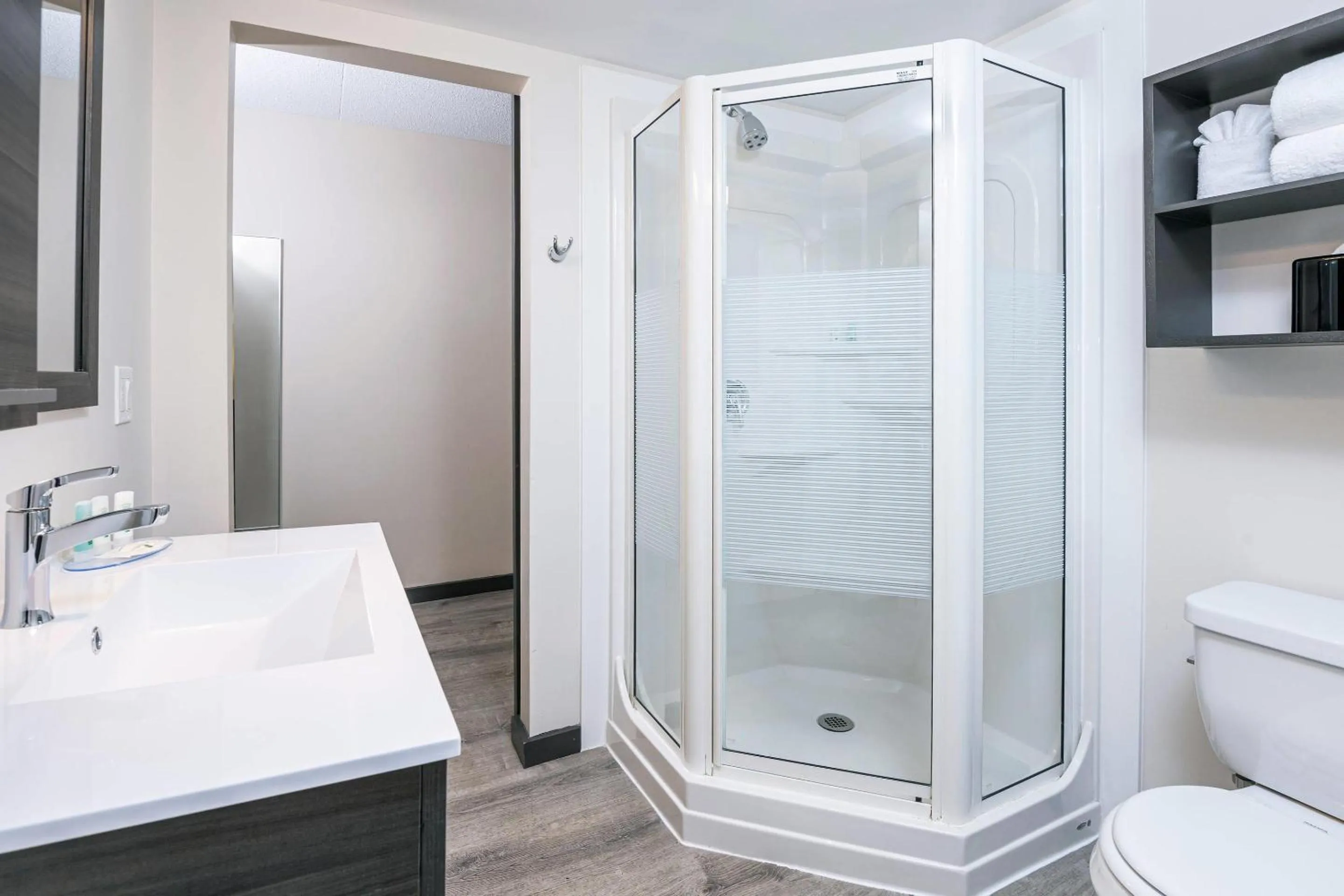 Bedroom in Quality Inn & Conference Centre Kingston Central